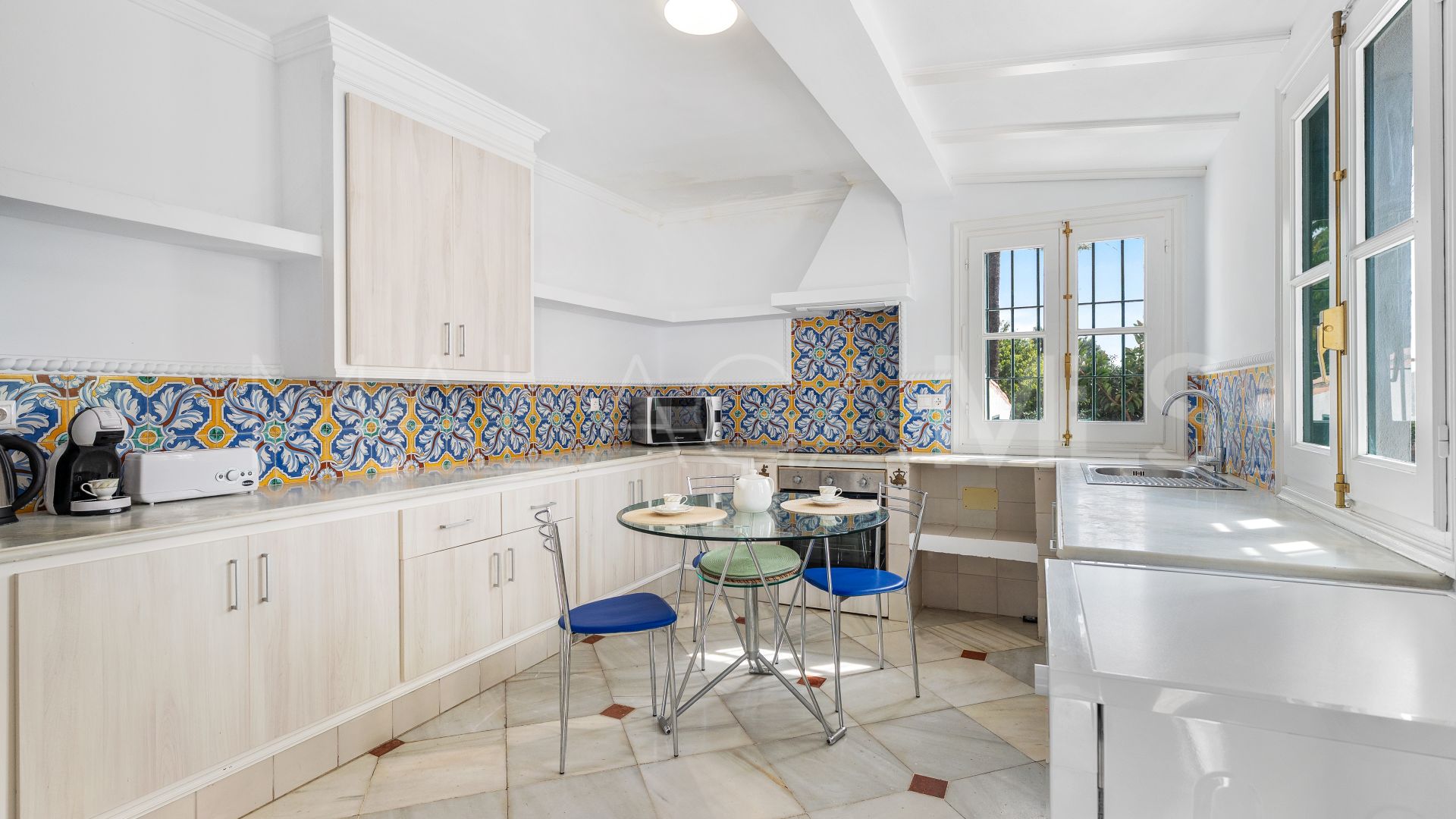 Villa for sale in Nueva Andalucia