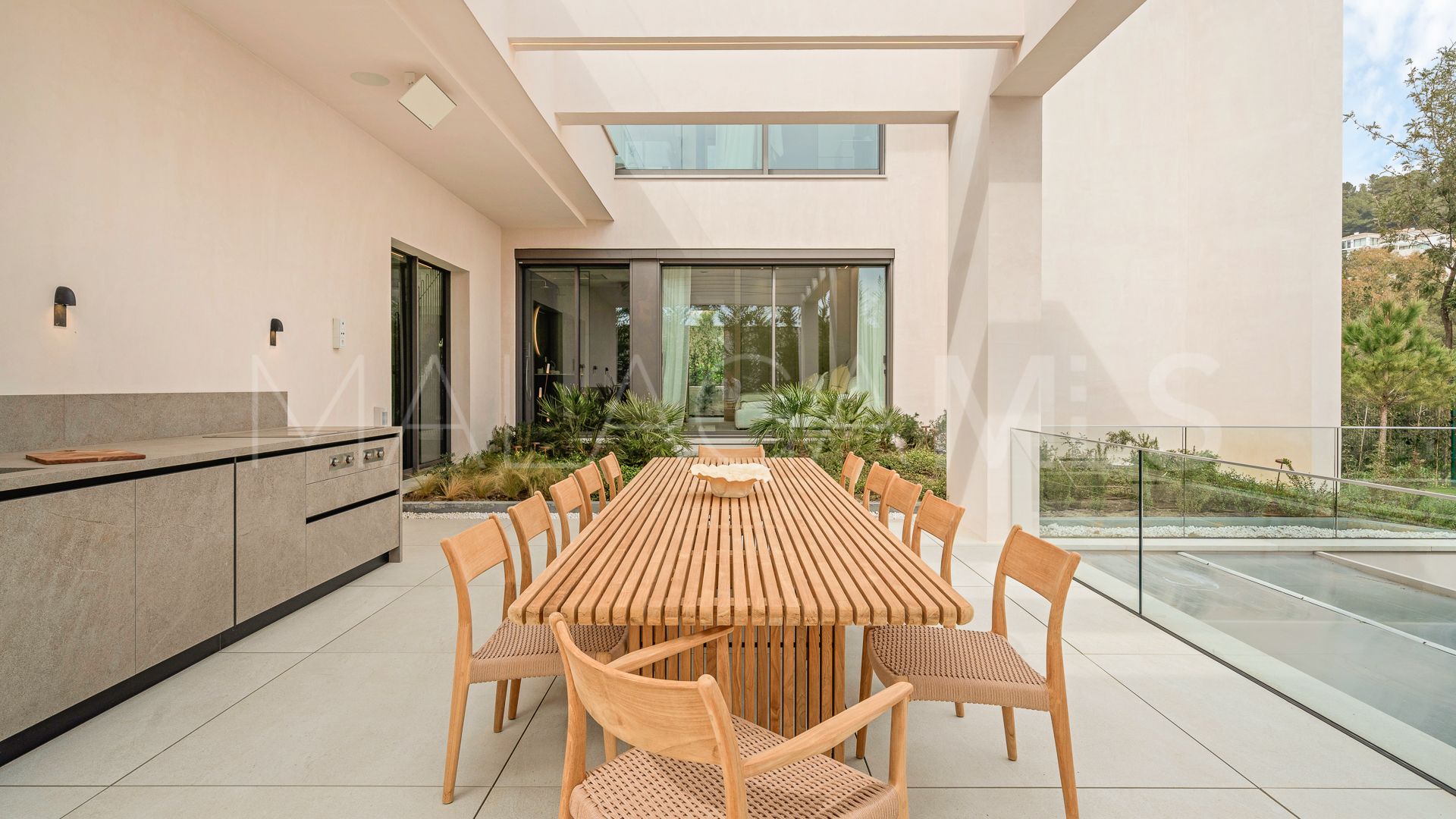 Villa for sale in Cascada de Camojan