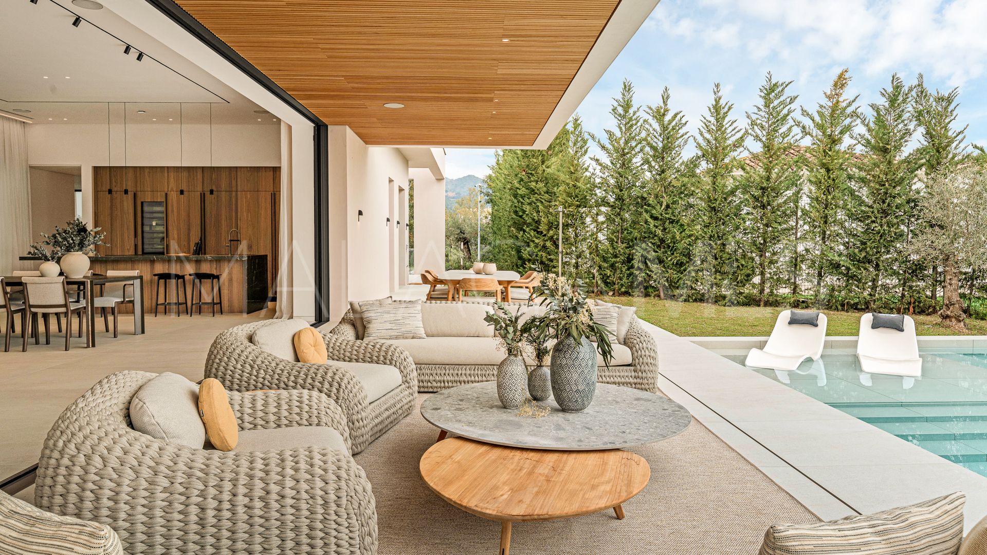 Villa for sale in Cascada de Camojan