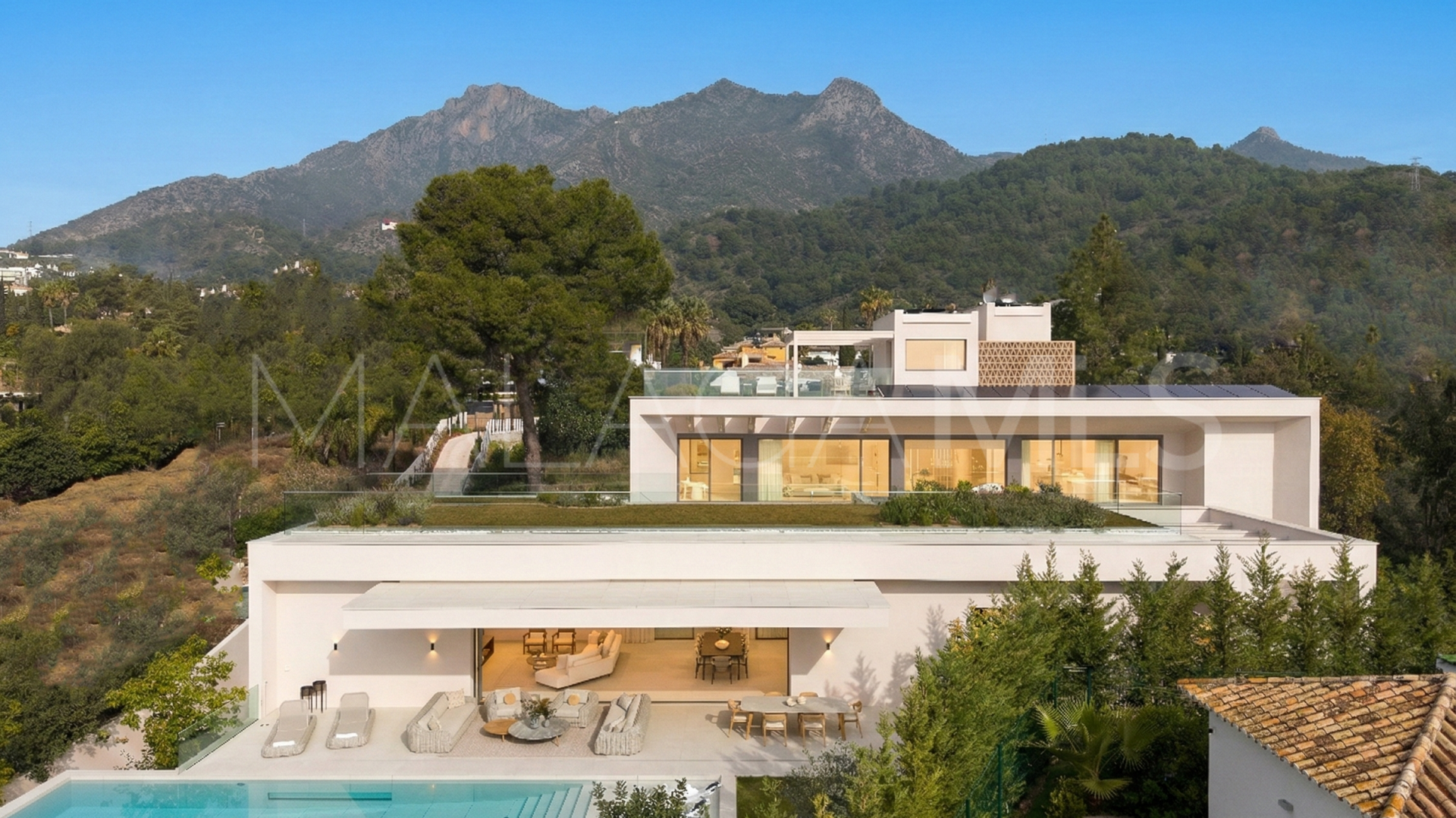 Villa for sale in Cascada de Camojan