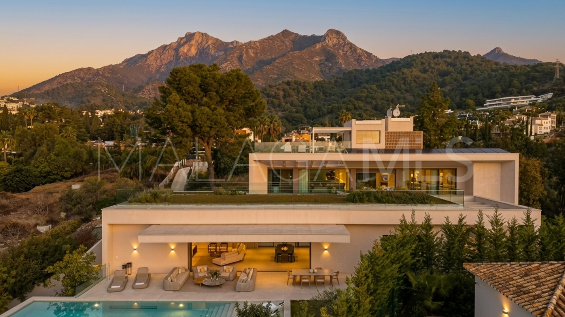 Villa for sale in Cascada de Camojan