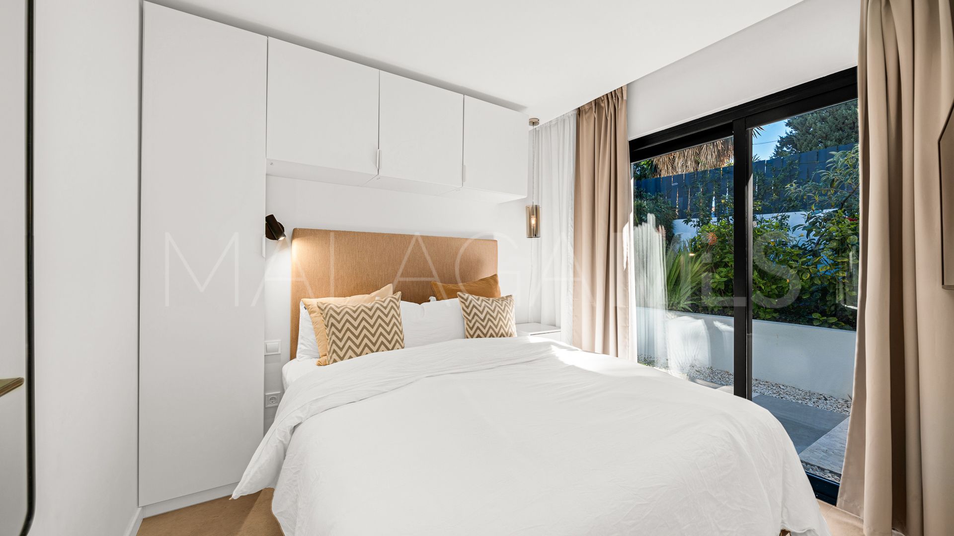 Villa for sale in Nueva Andalucia