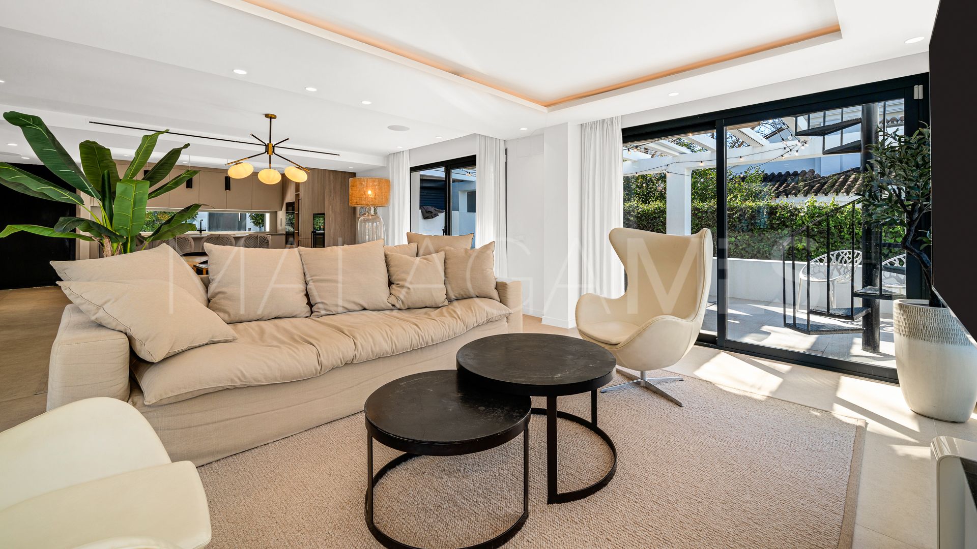 Villa for sale in Nueva Andalucia