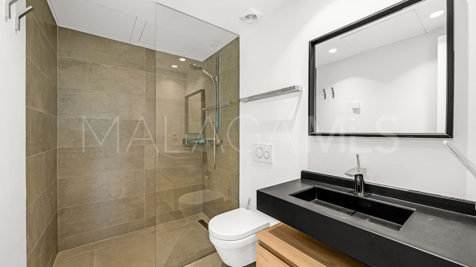 Villa for sale in Nueva Andalucia