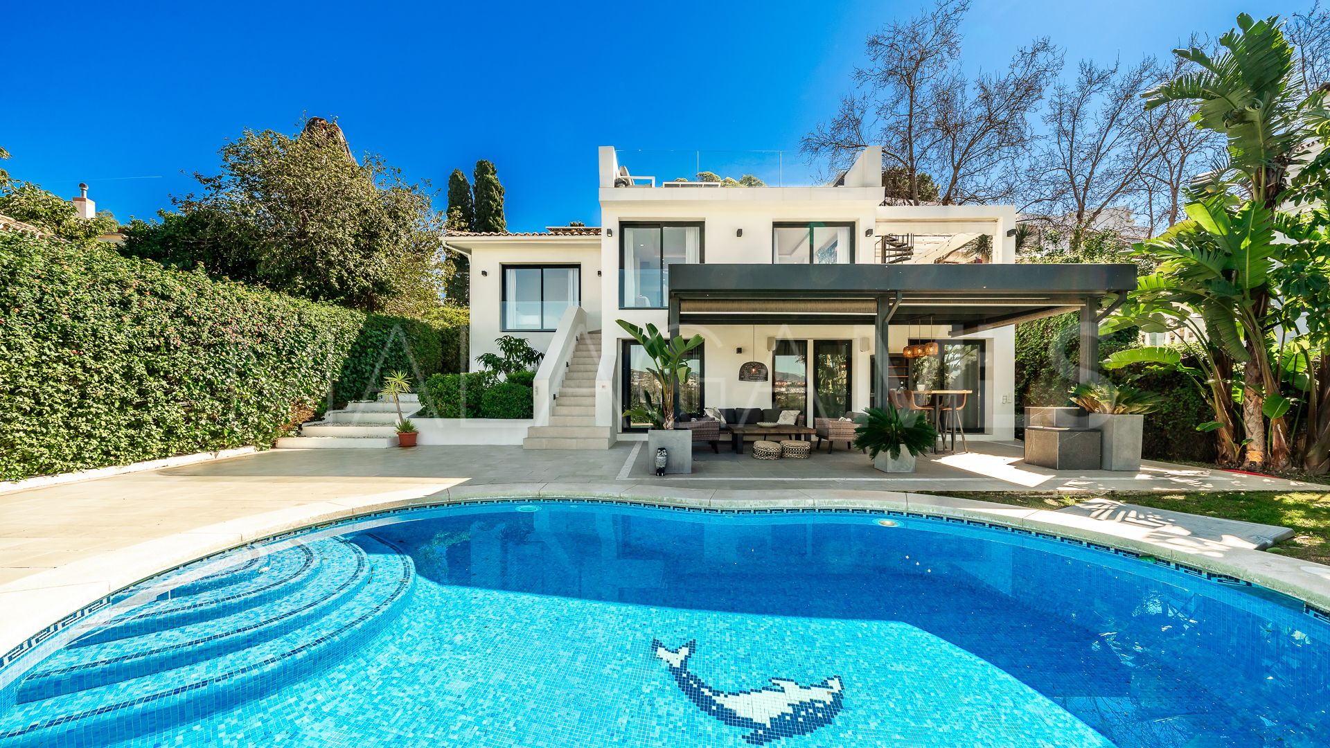 Villa for sale in Nueva Andalucia