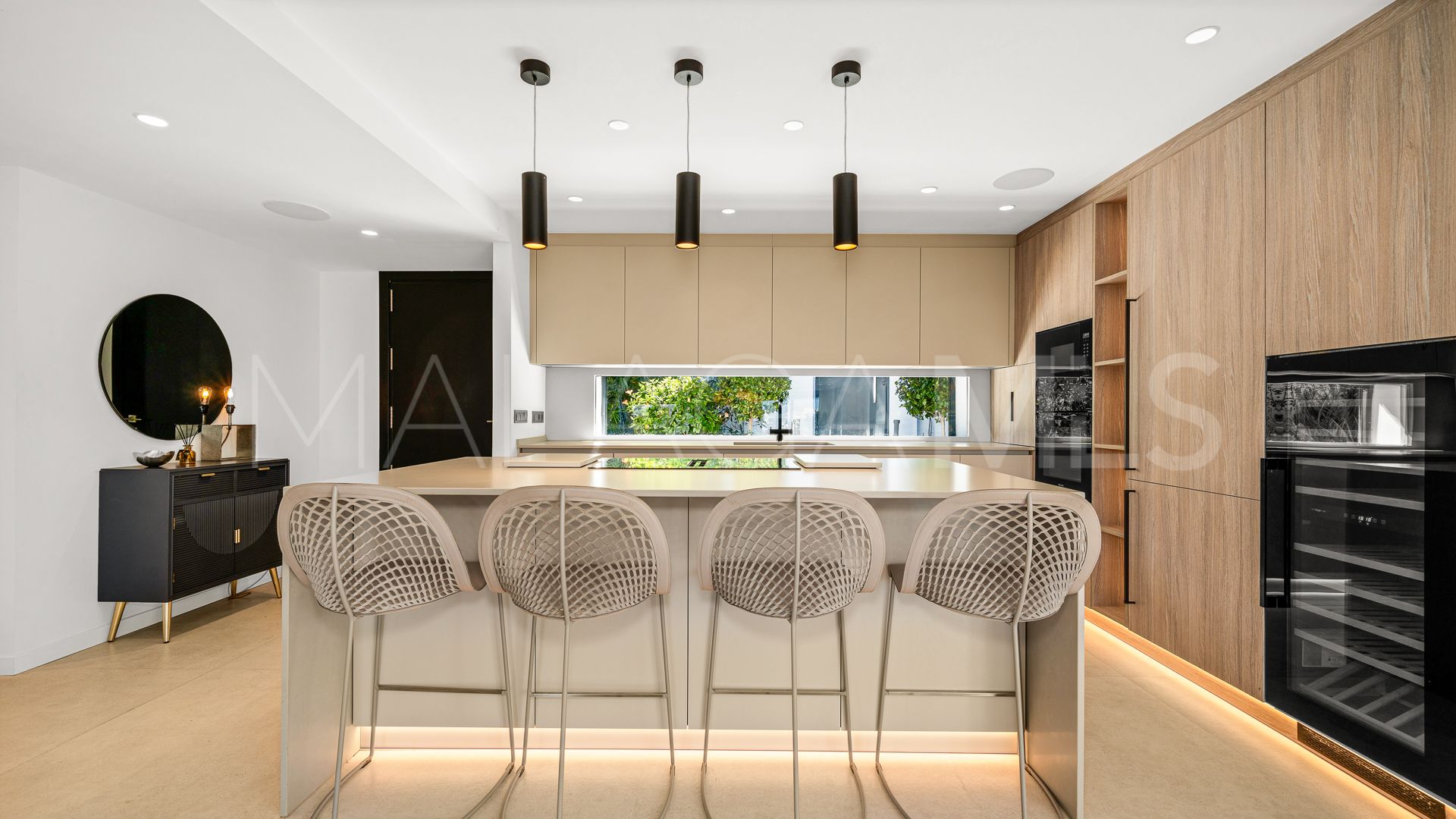 Villa for sale in Nueva Andalucia