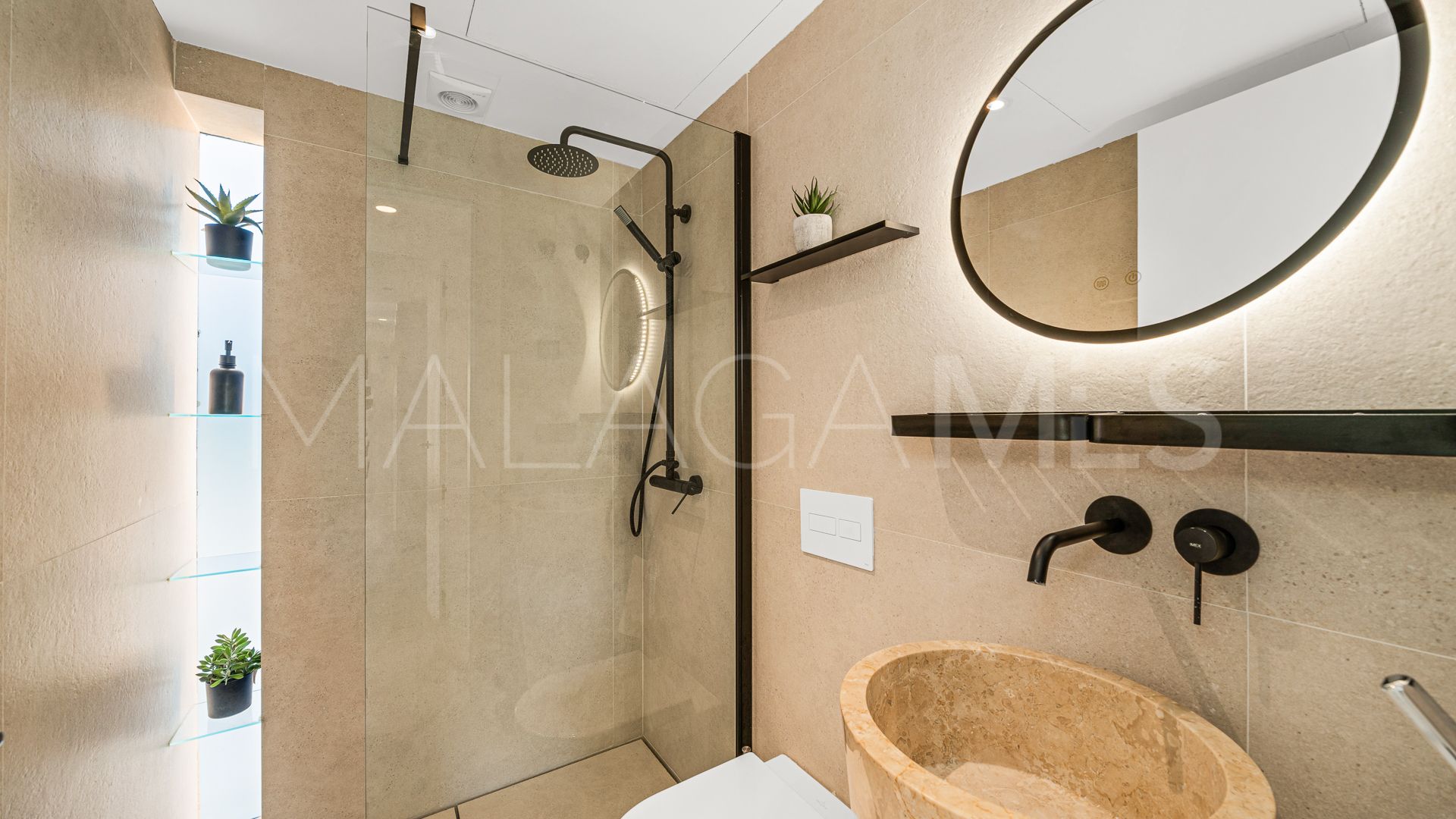 Villa for sale in Nueva Andalucia