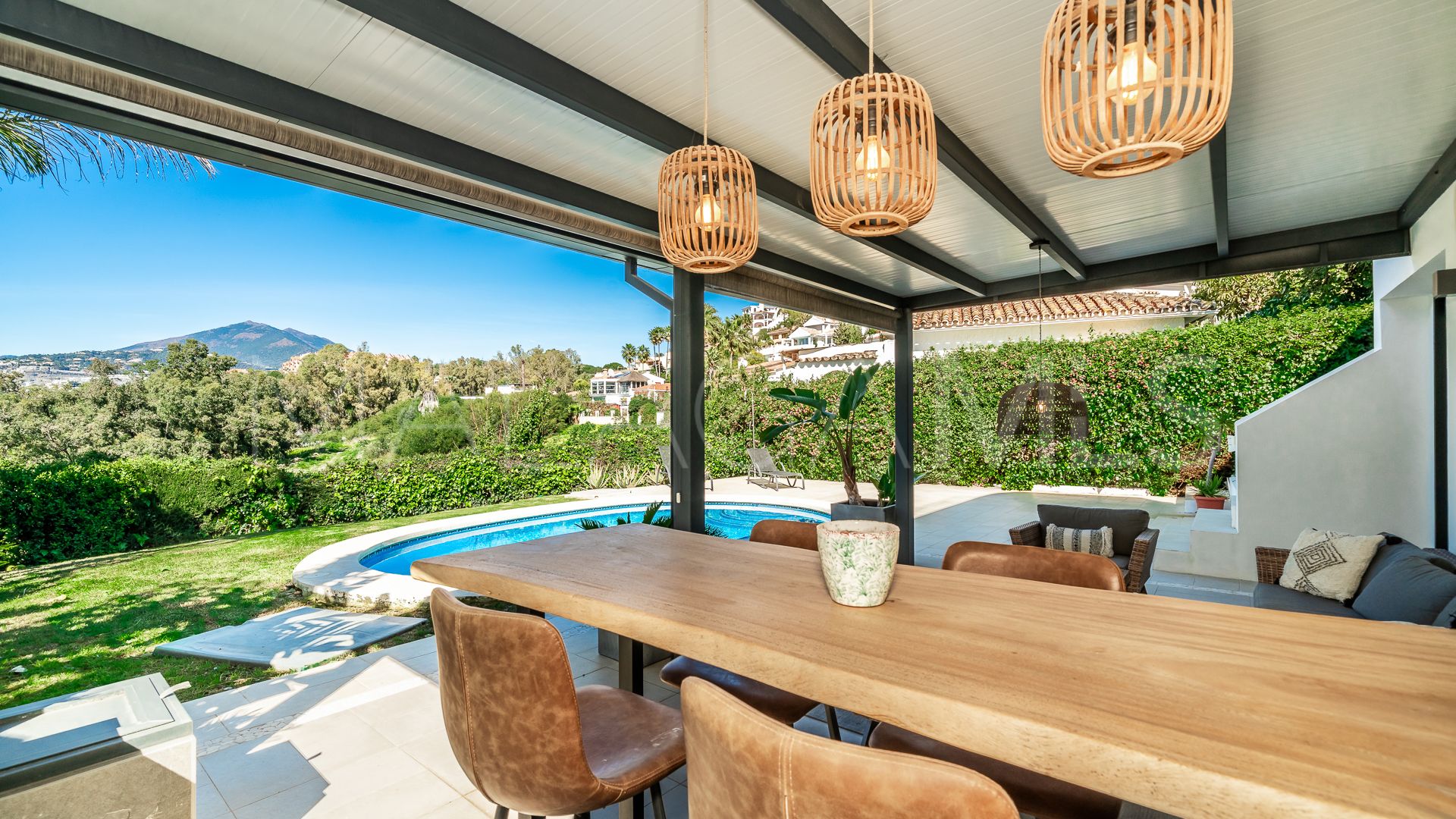 Villa for sale in Nueva Andalucia