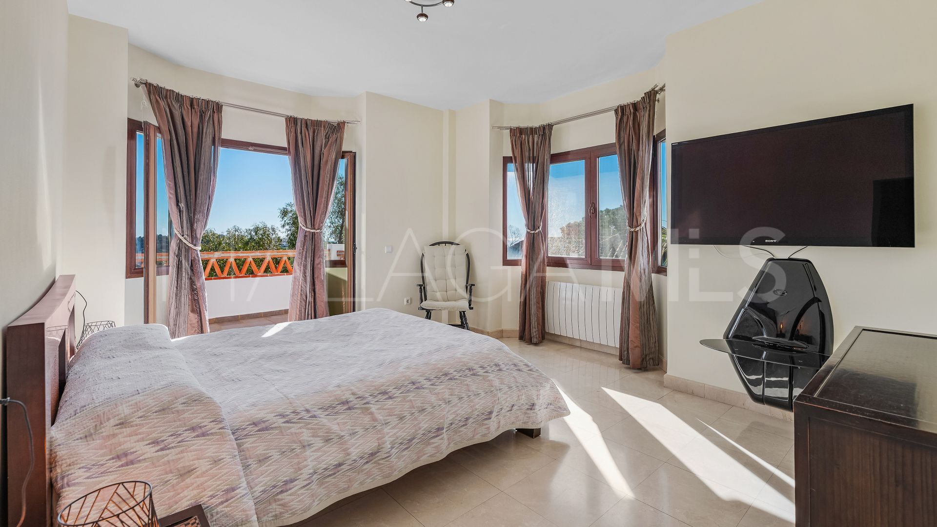 For sale villa with 5 bedrooms in Hacienda las Chapas