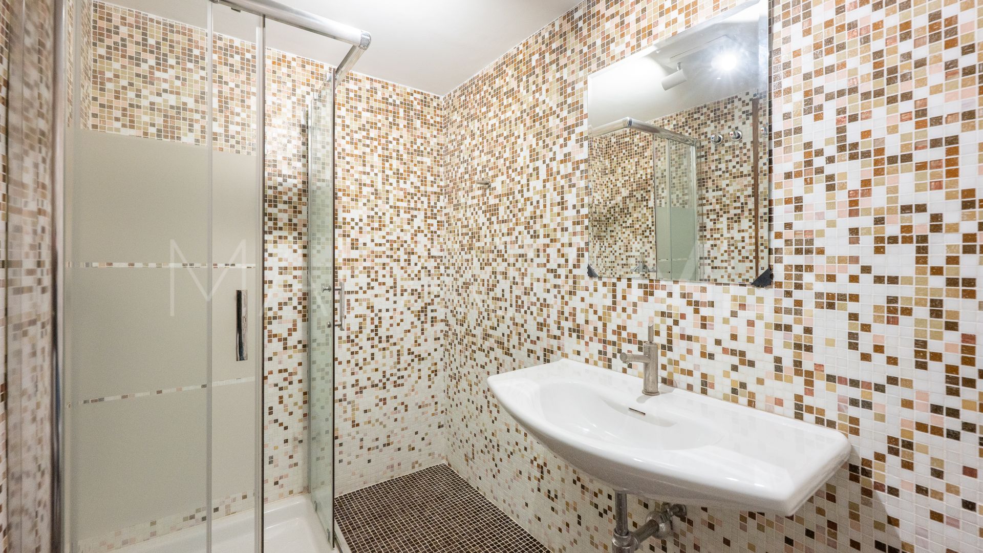 For sale villa with 5 bedrooms in Hacienda las Chapas