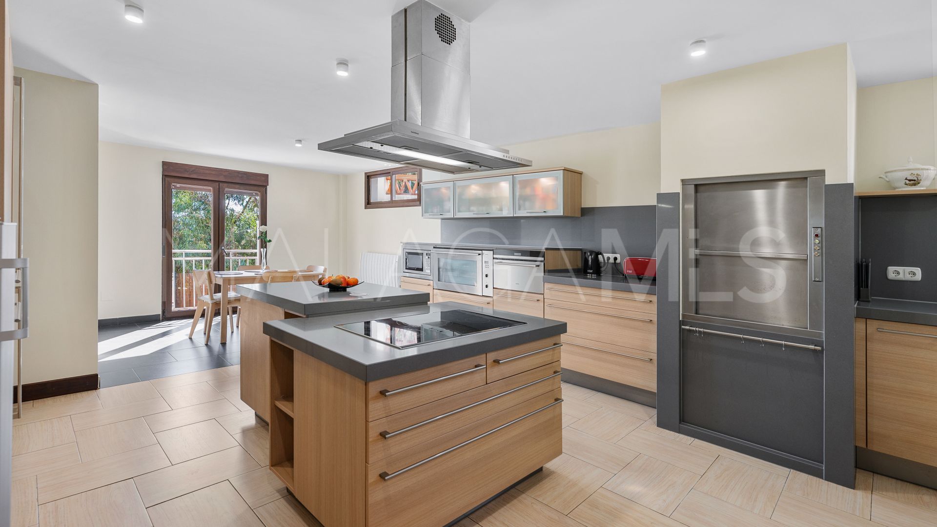 For sale villa with 5 bedrooms in Hacienda las Chapas