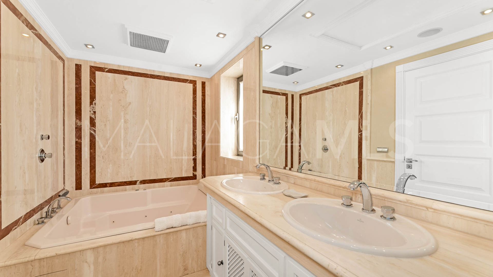 Maison de ville for sale in Marbella Golden Mile