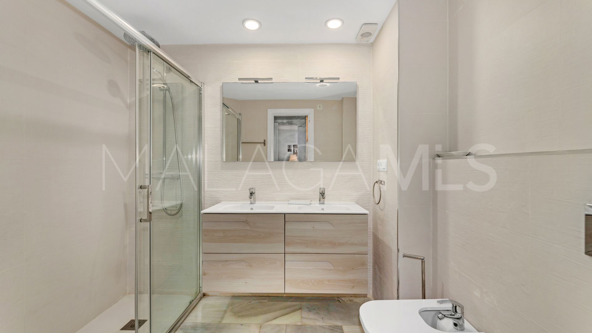 For sale 3 bedrooms apartment in Elviria