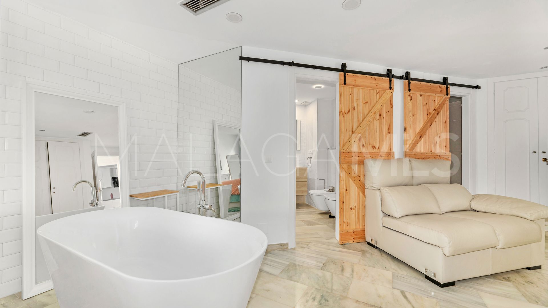 For sale 3 bedrooms apartment in Elviria