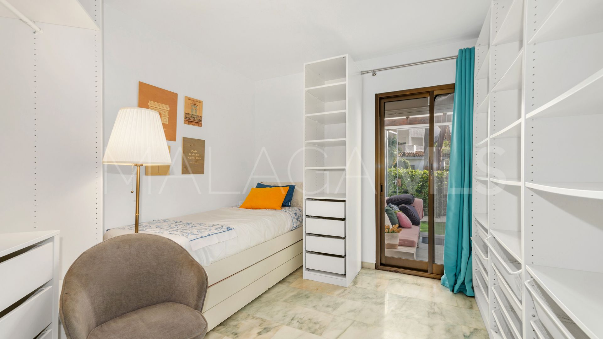 For sale 3 bedrooms apartment in Elviria