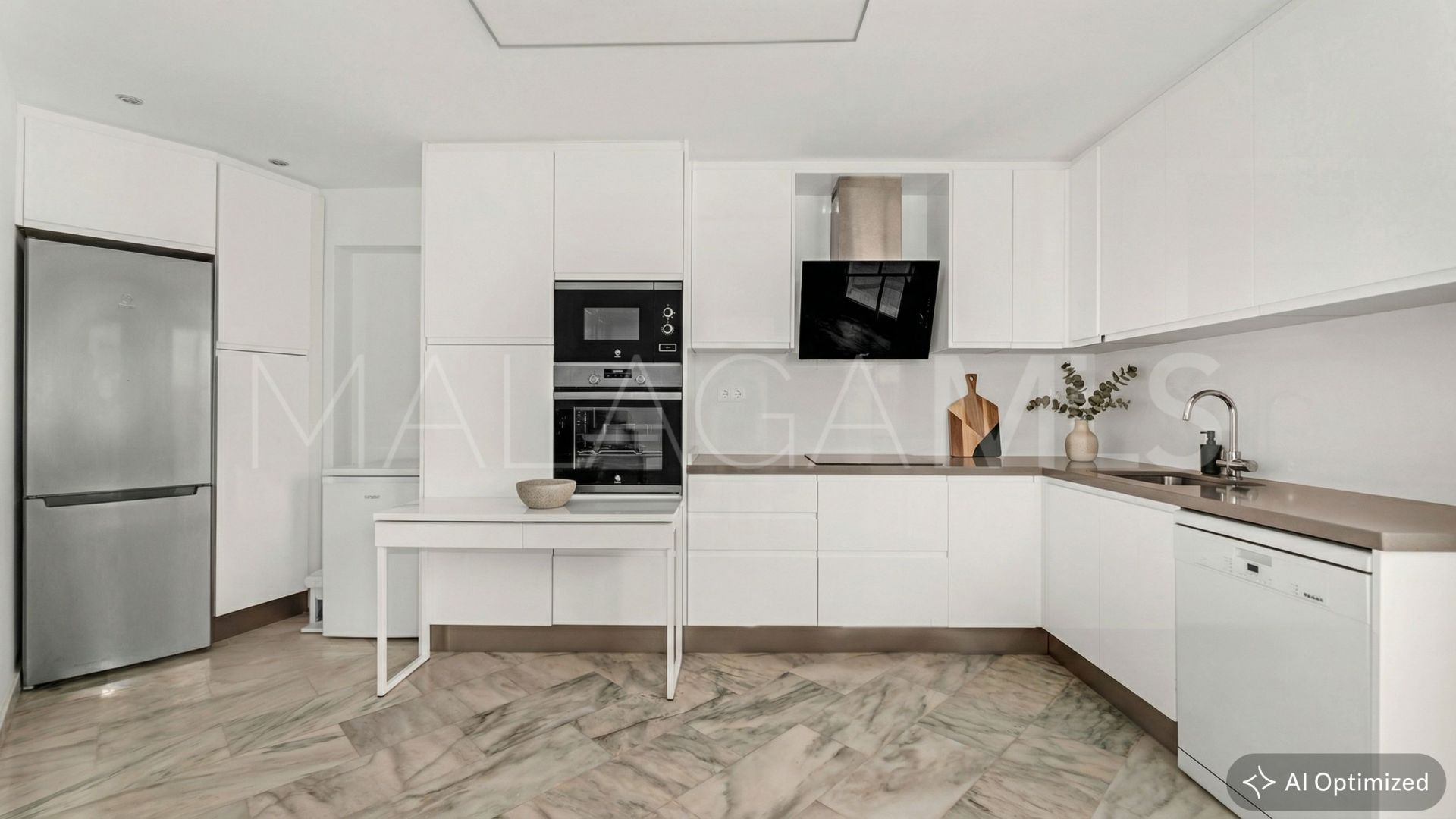 For sale 3 bedrooms apartment in Elviria