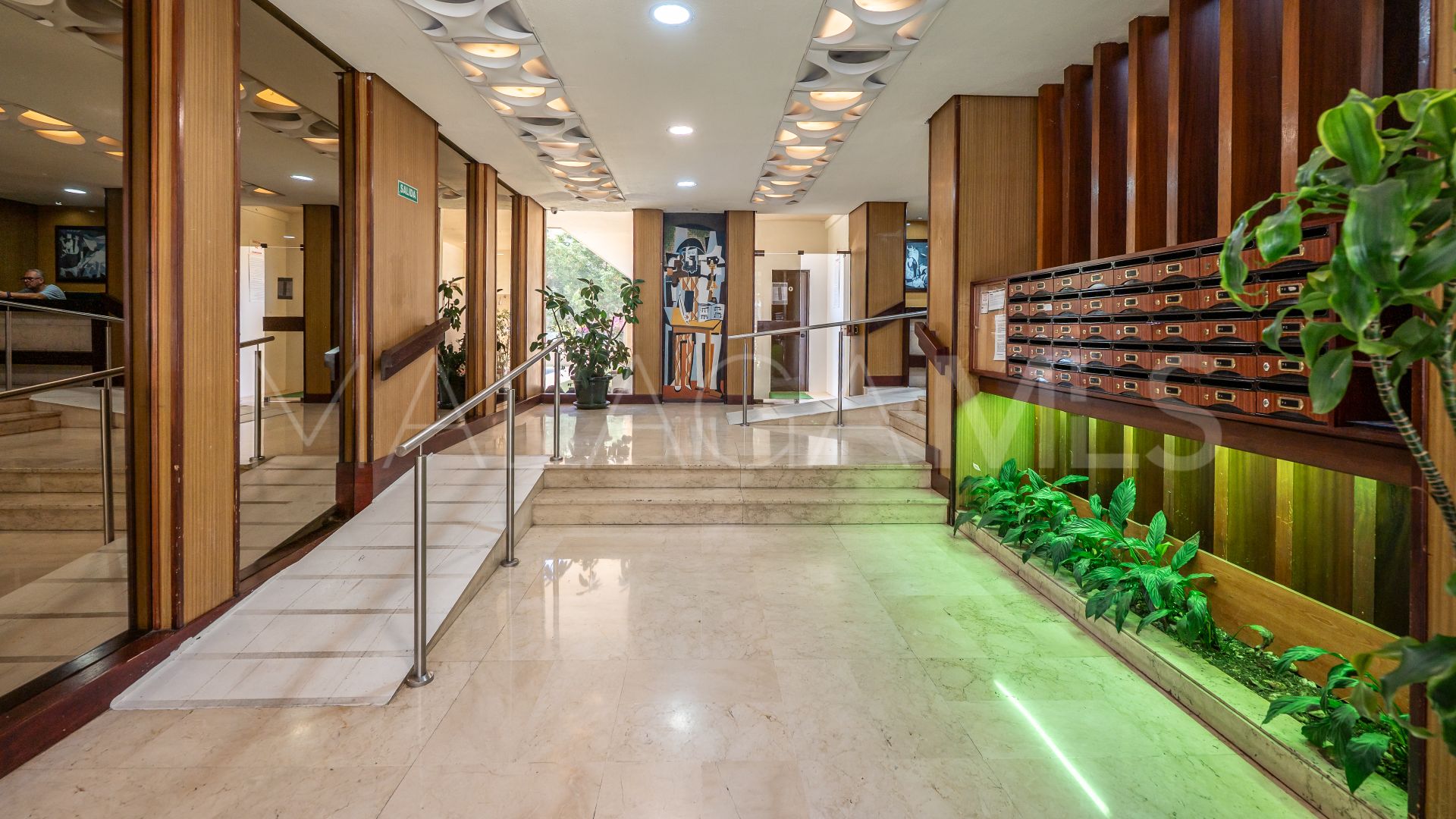 Buy apartamento de 3 bedrooms in Marbella Ciudad