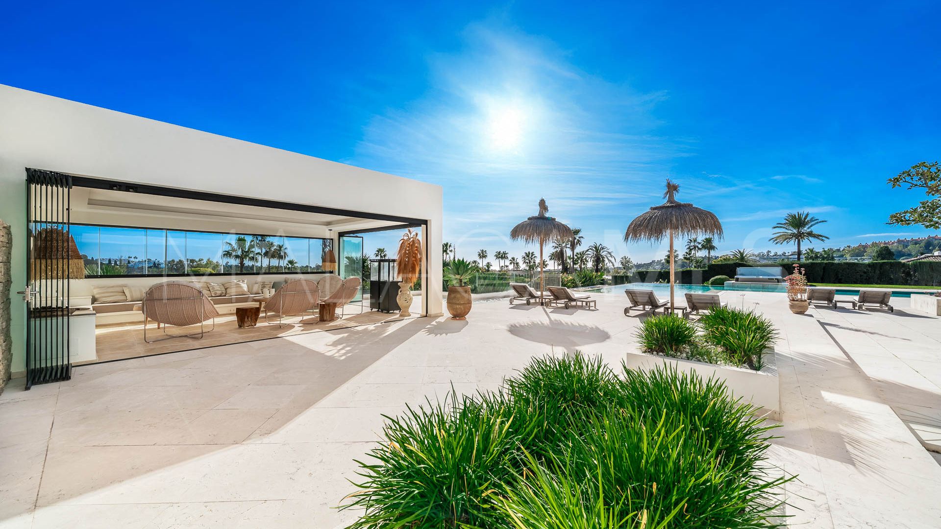 Villa for sale in Nueva Andalucia