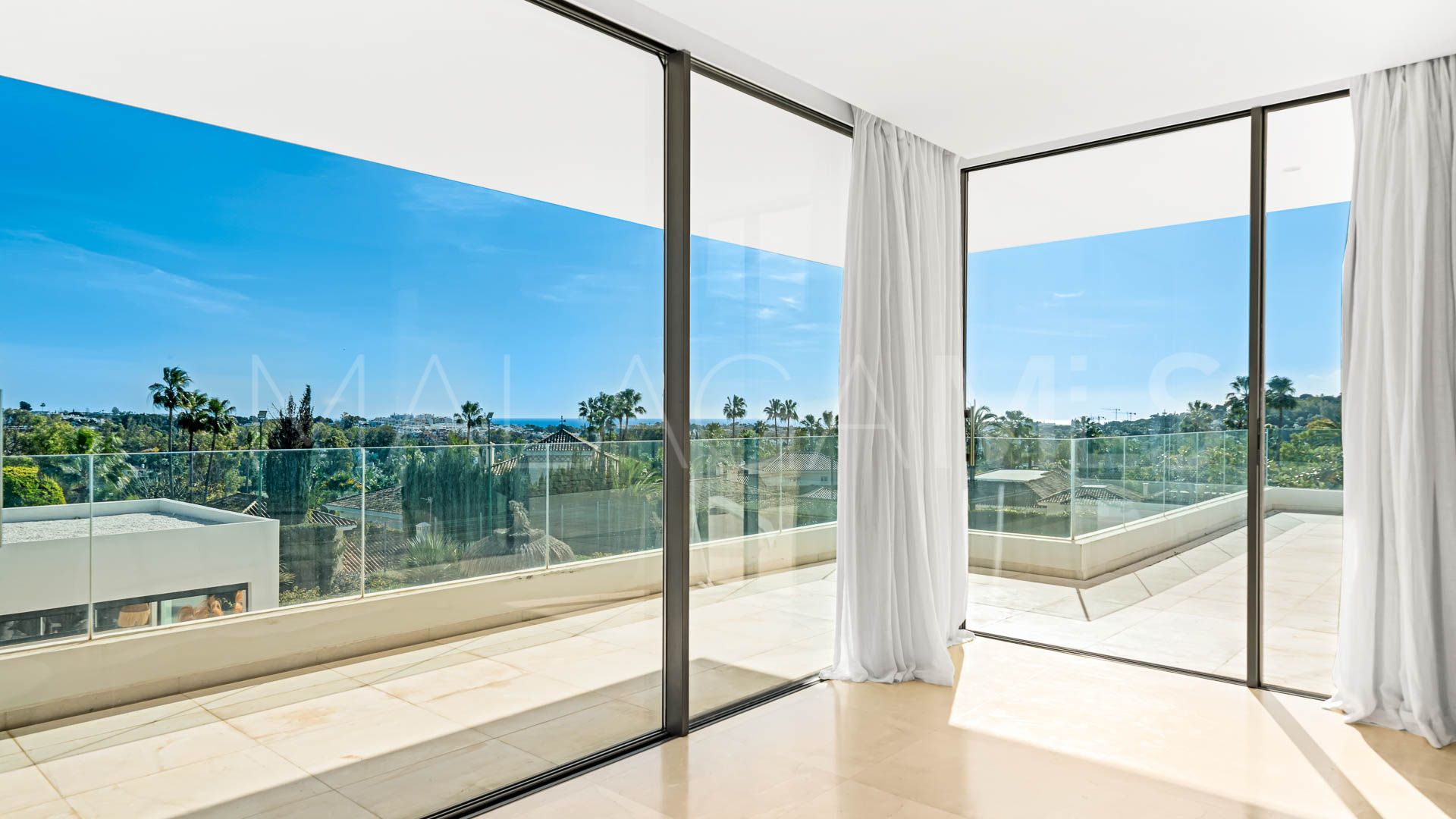 Villa for sale in Nueva Andalucia