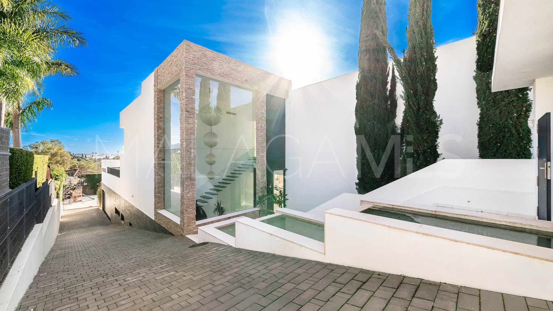 Villa for sale in Nueva Andalucia