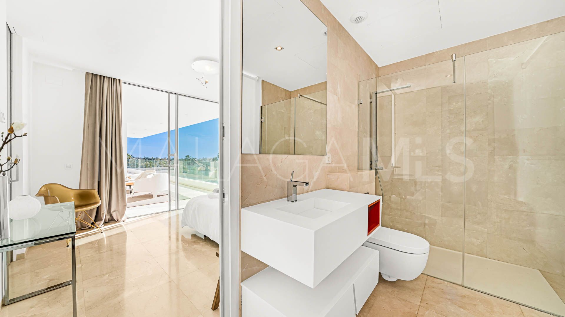 Villa for sale in Nueva Andalucia