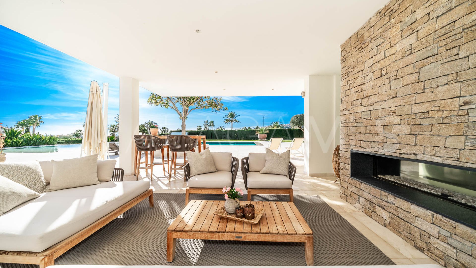 Villa for sale in Nueva Andalucia