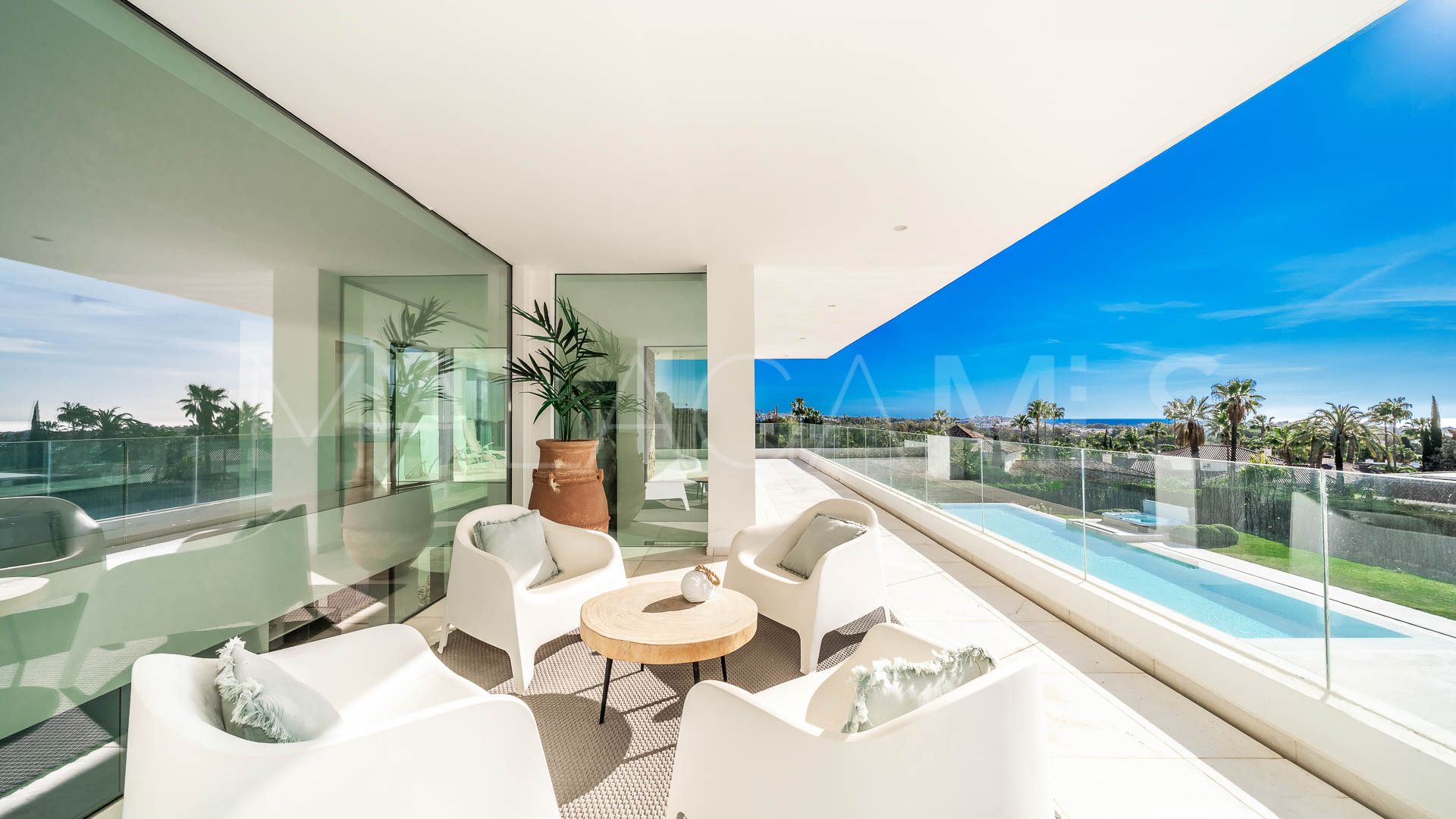 Villa for sale in Nueva Andalucia