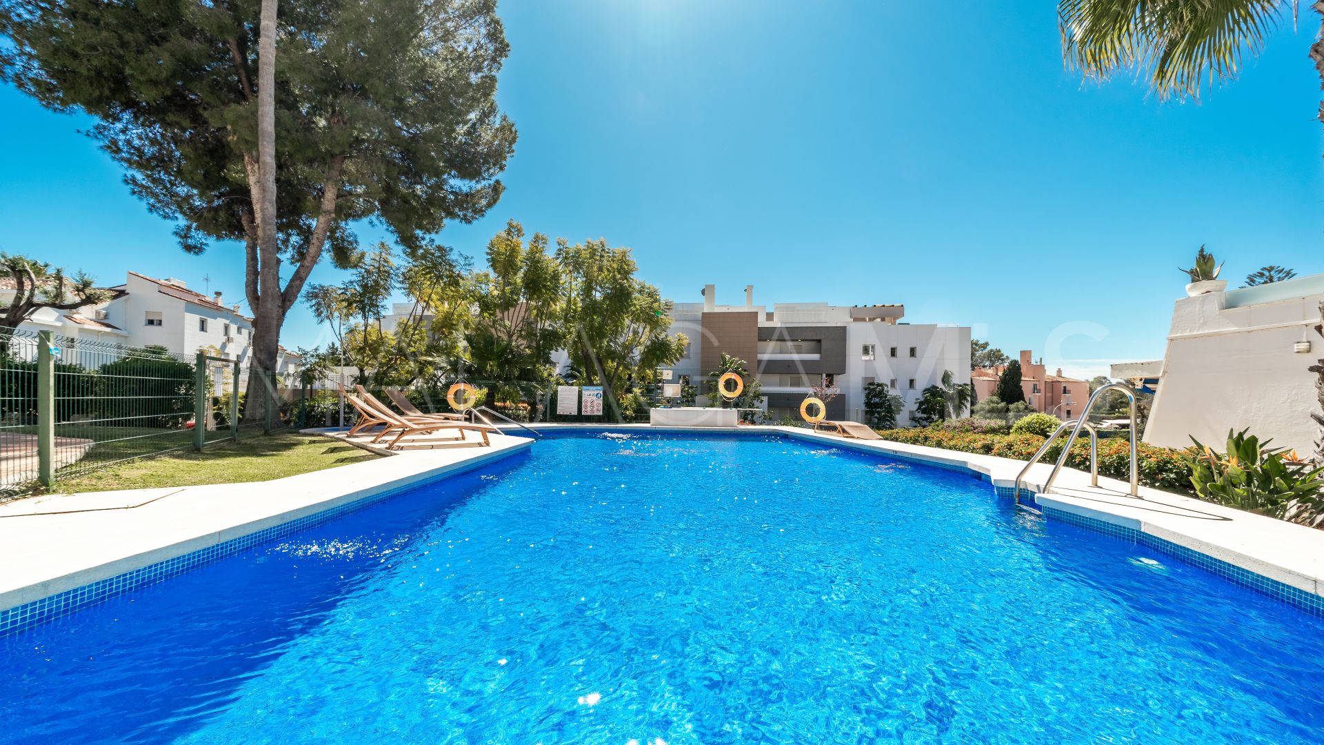 Markplanslägenhet for sale in Nueva Andalucia