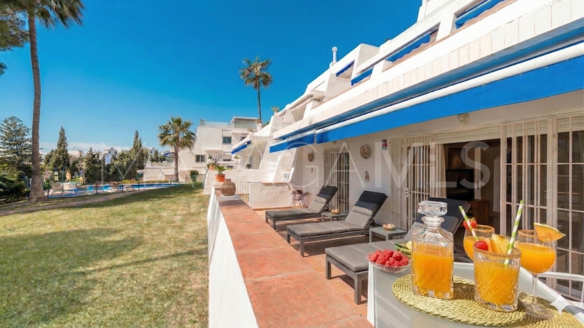 Markplanslägenhet for sale in Nueva Andalucia