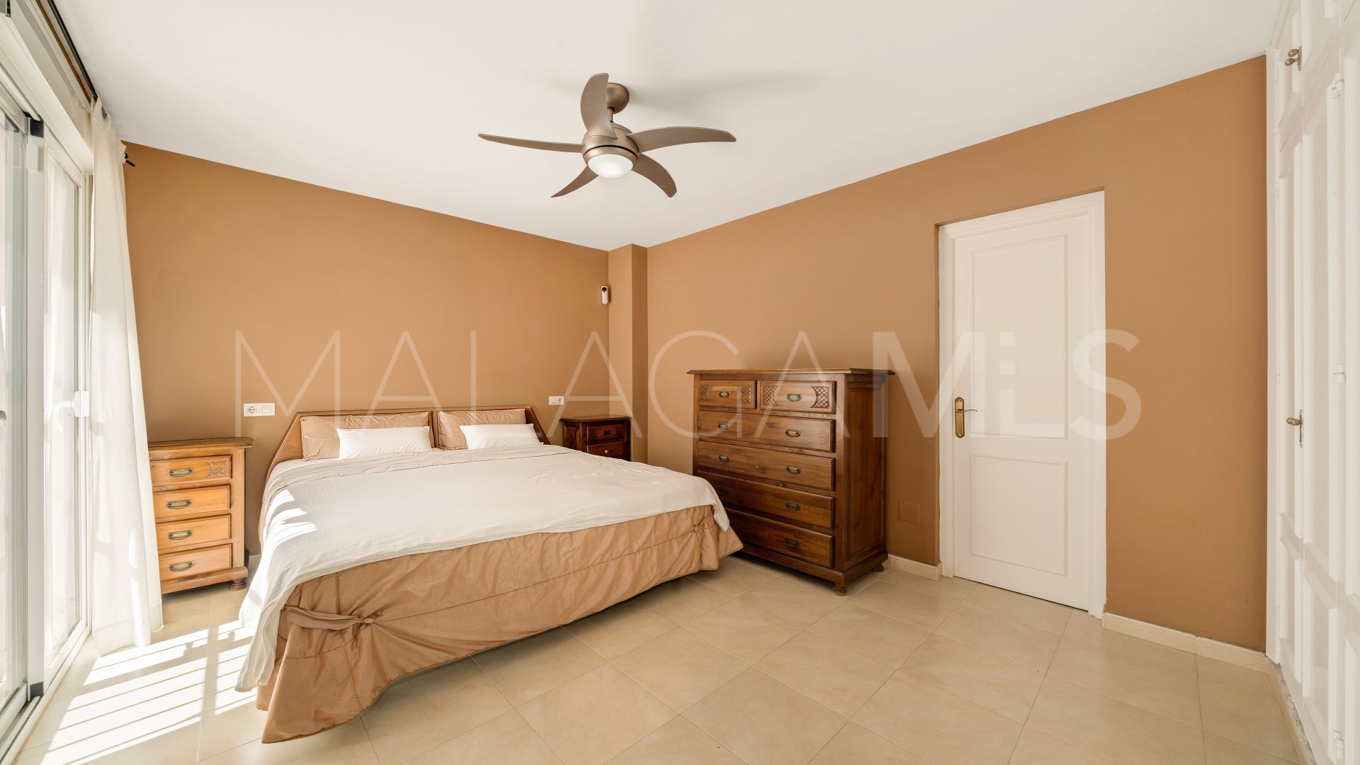 Markplanslägenhet for sale in Nueva Andalucia