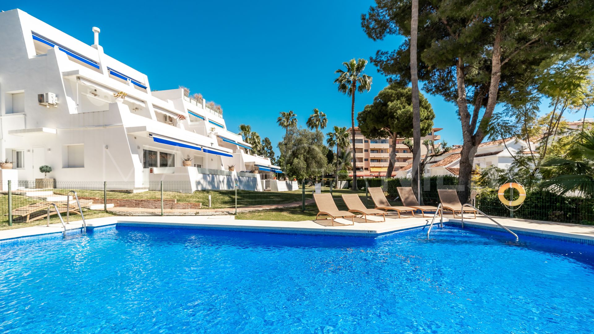 Markplanslägenhet for sale in Nueva Andalucia