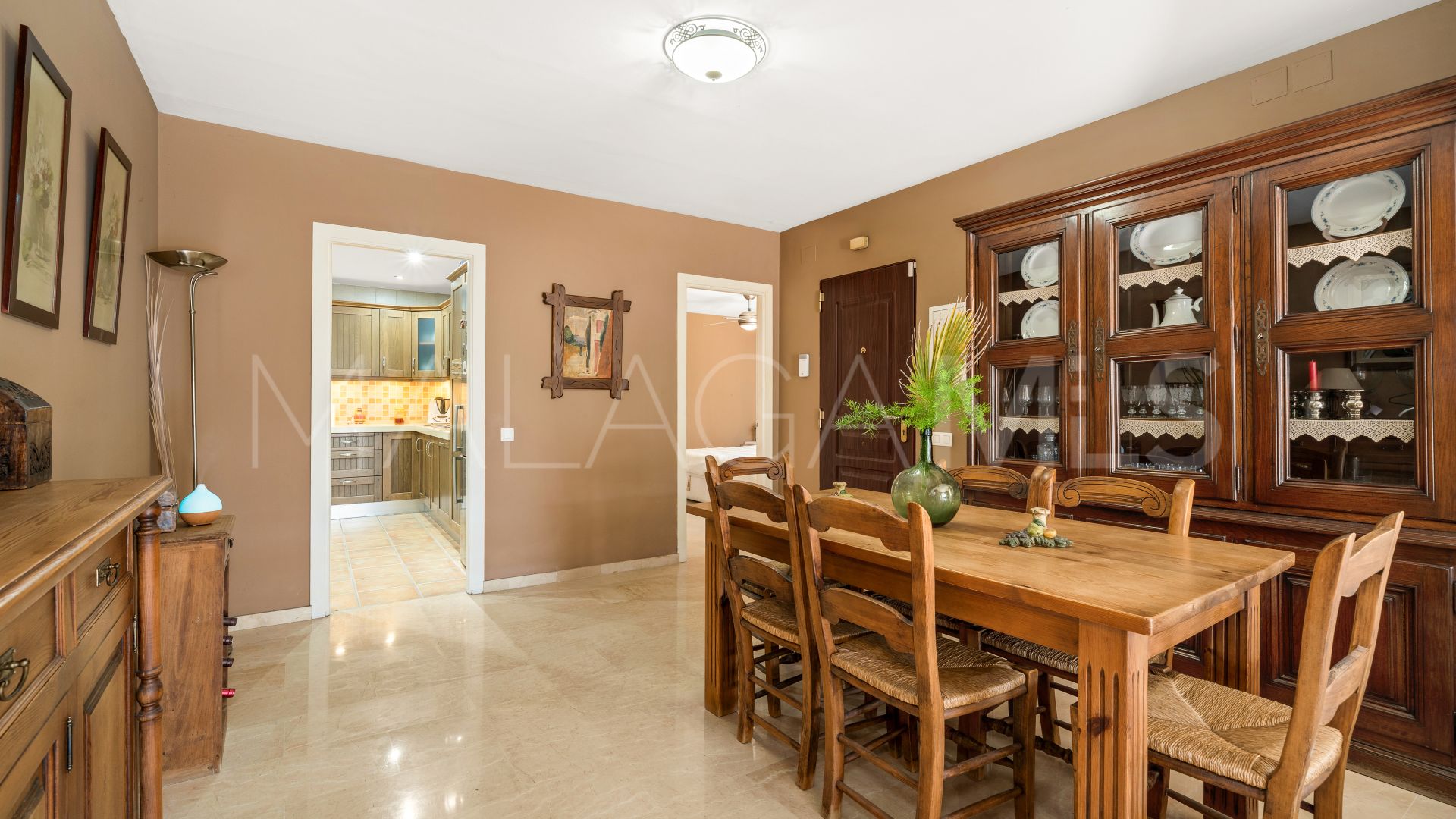 Markplanslägenhet for sale in Nueva Andalucia