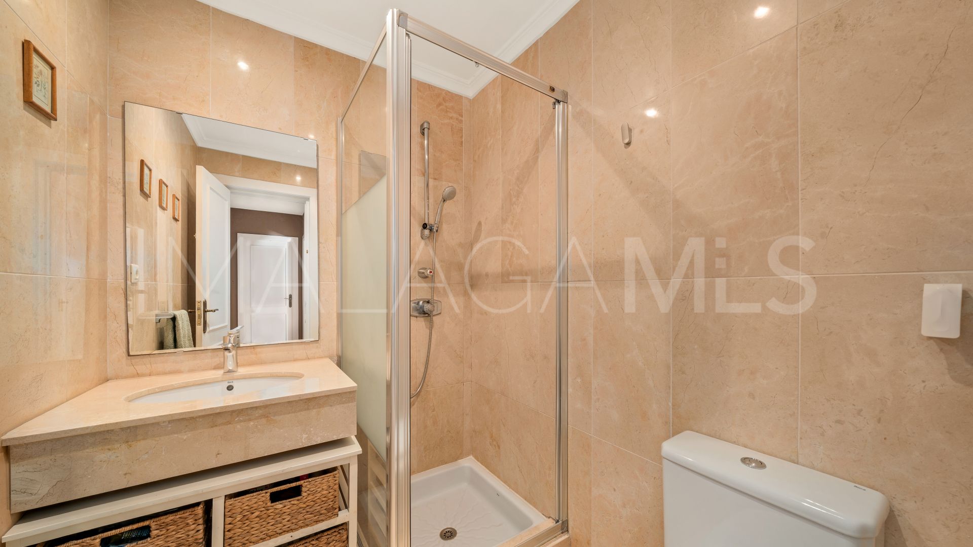 Markplanslägenhet for sale in Nueva Andalucia