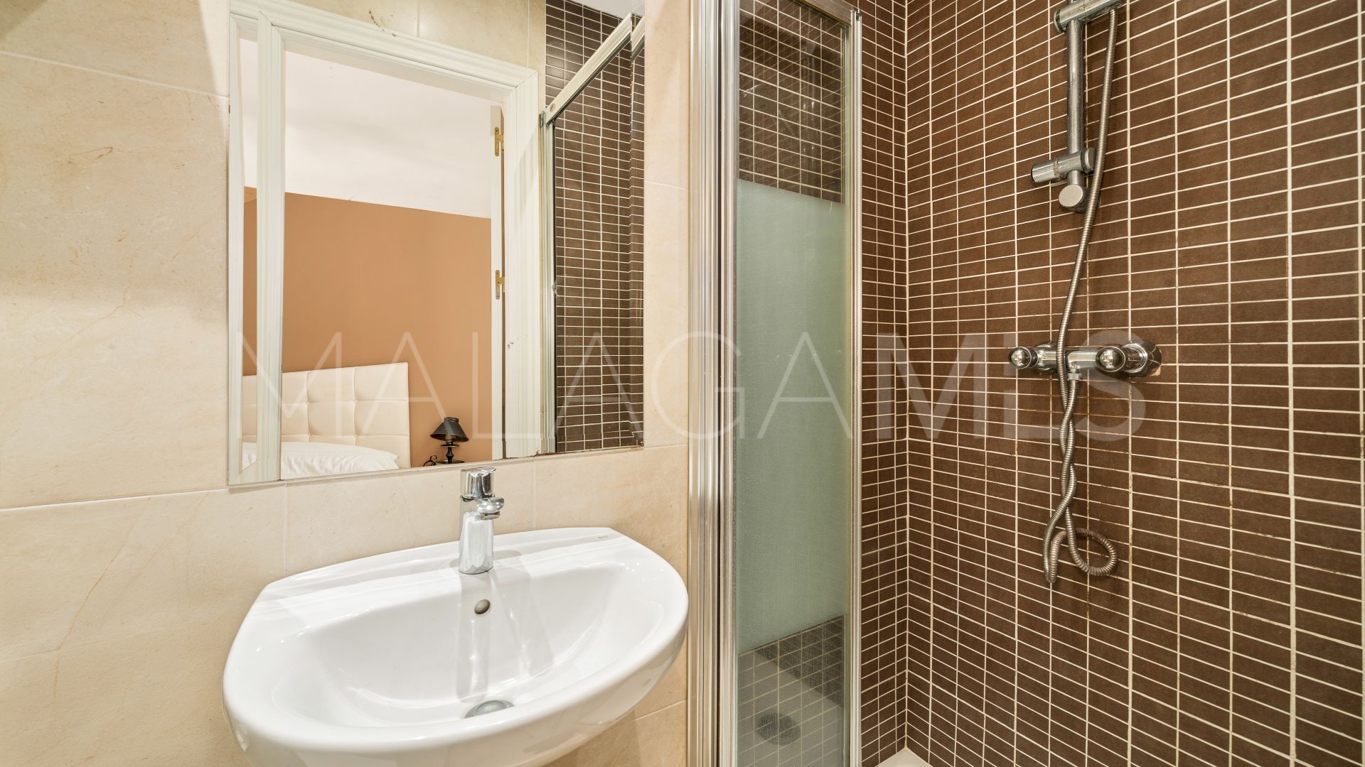 Markplanslägenhet for sale in Nueva Andalucia