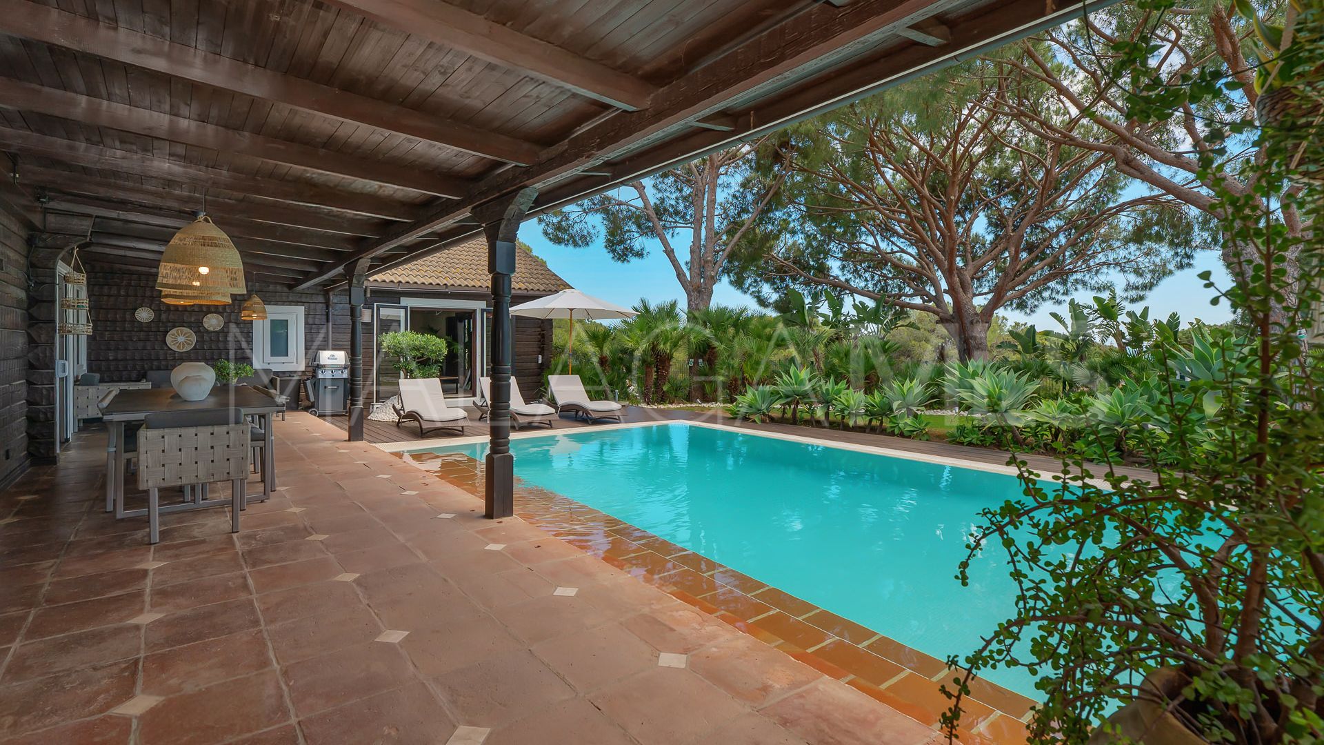 Villa for sale in Elviria