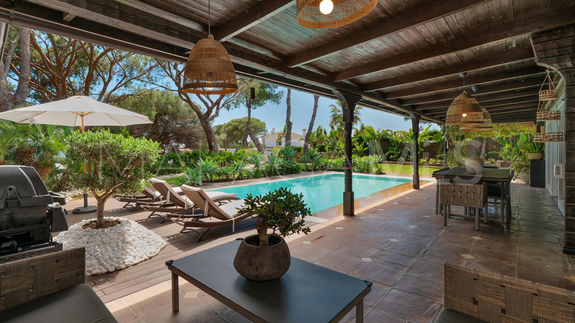 Villa for sale in Elviria