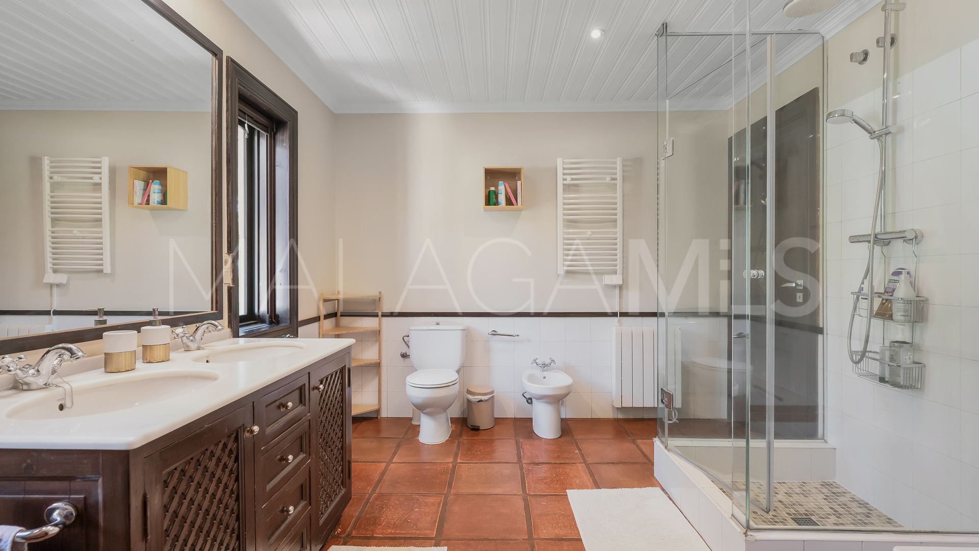 Villa for sale in Elviria