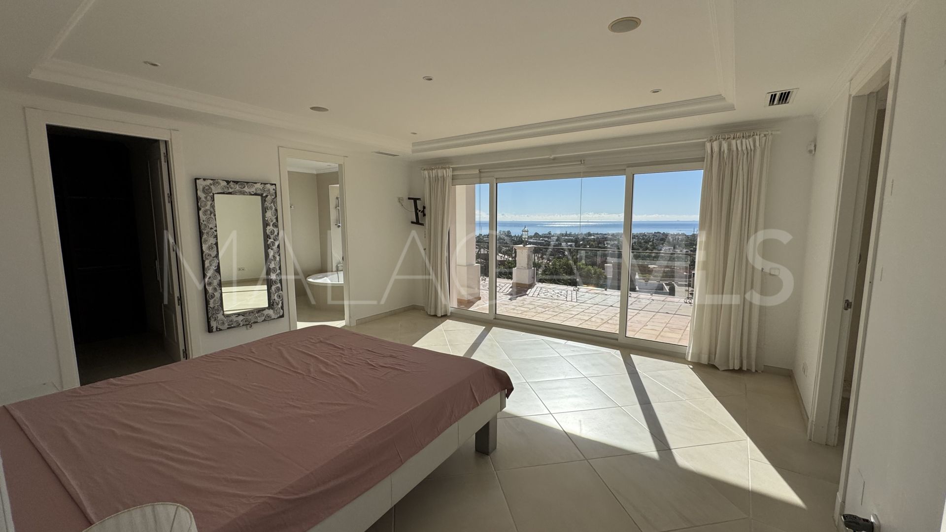 Villa for sale in Los Flamingos Golf