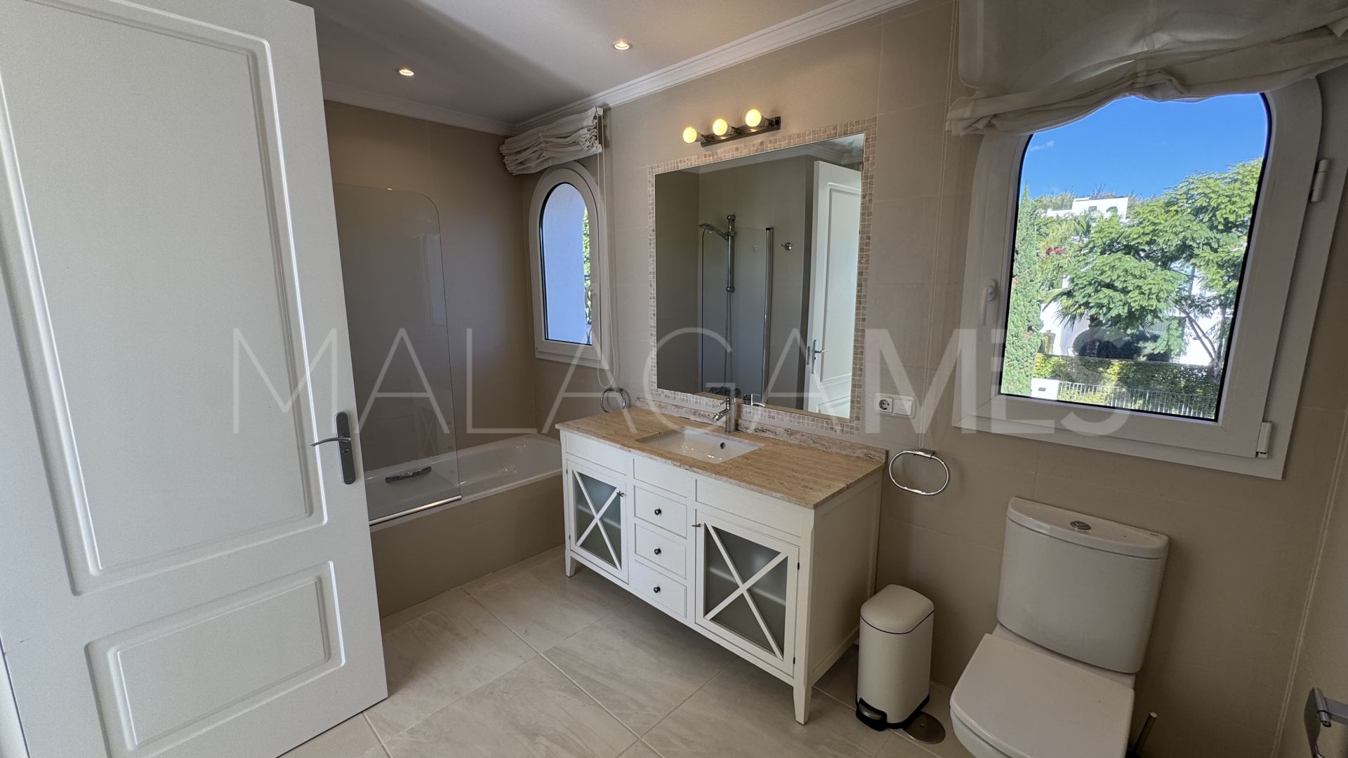 Villa for sale in Los Flamingos Golf