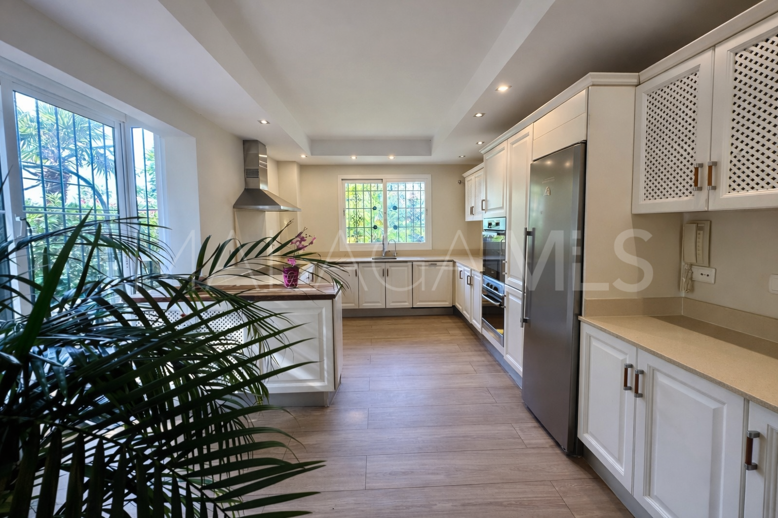 Villa for sale in Guadalmina Alta