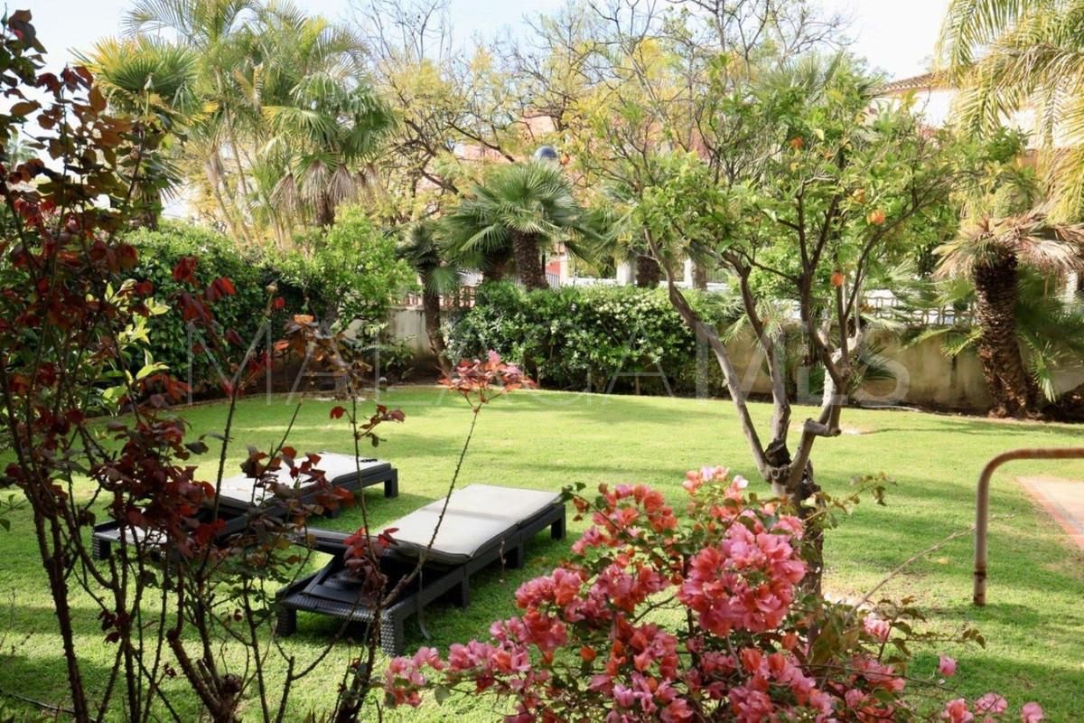 Villa for sale in Guadalmina Alta