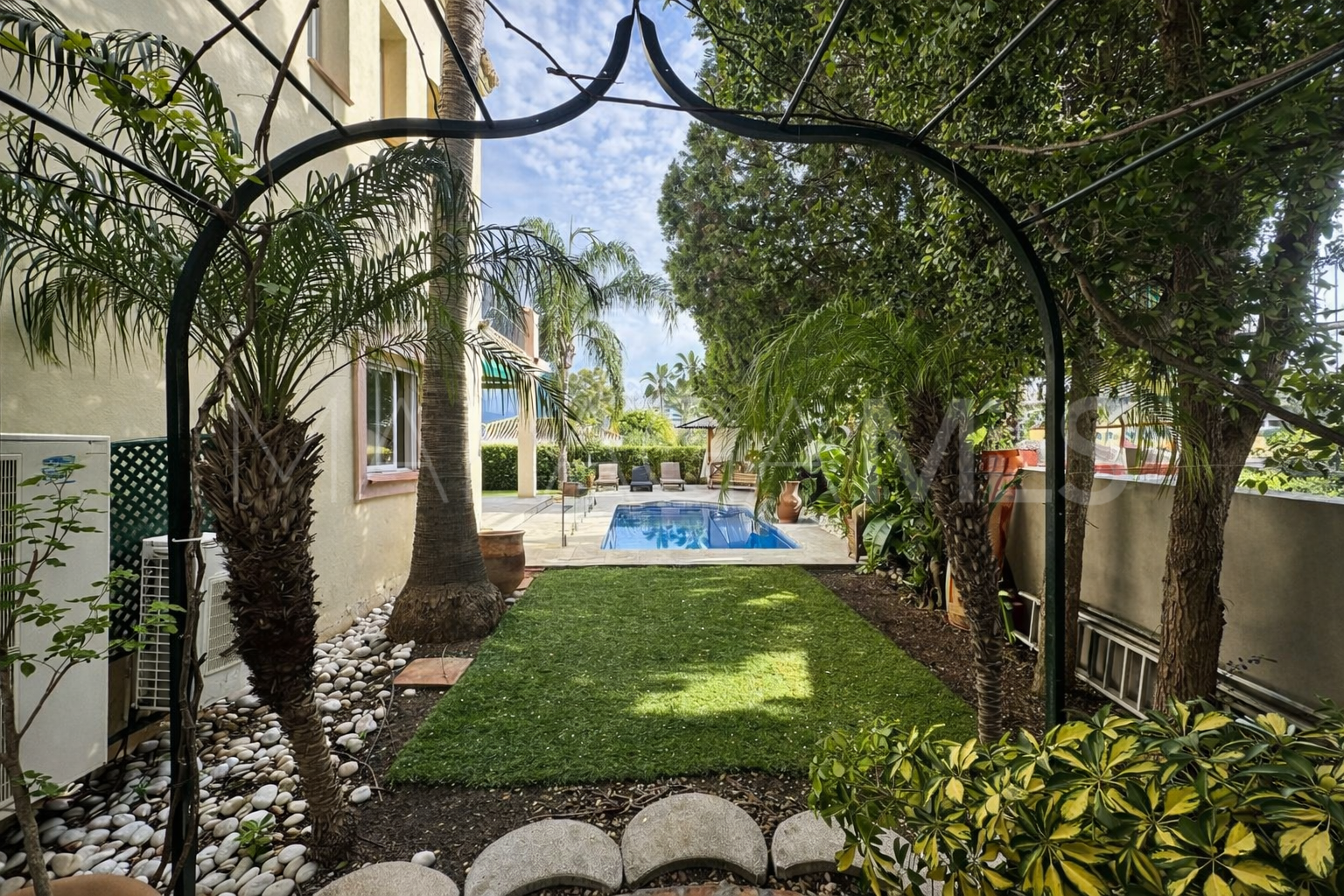 Villa for sale in Guadalmina Alta