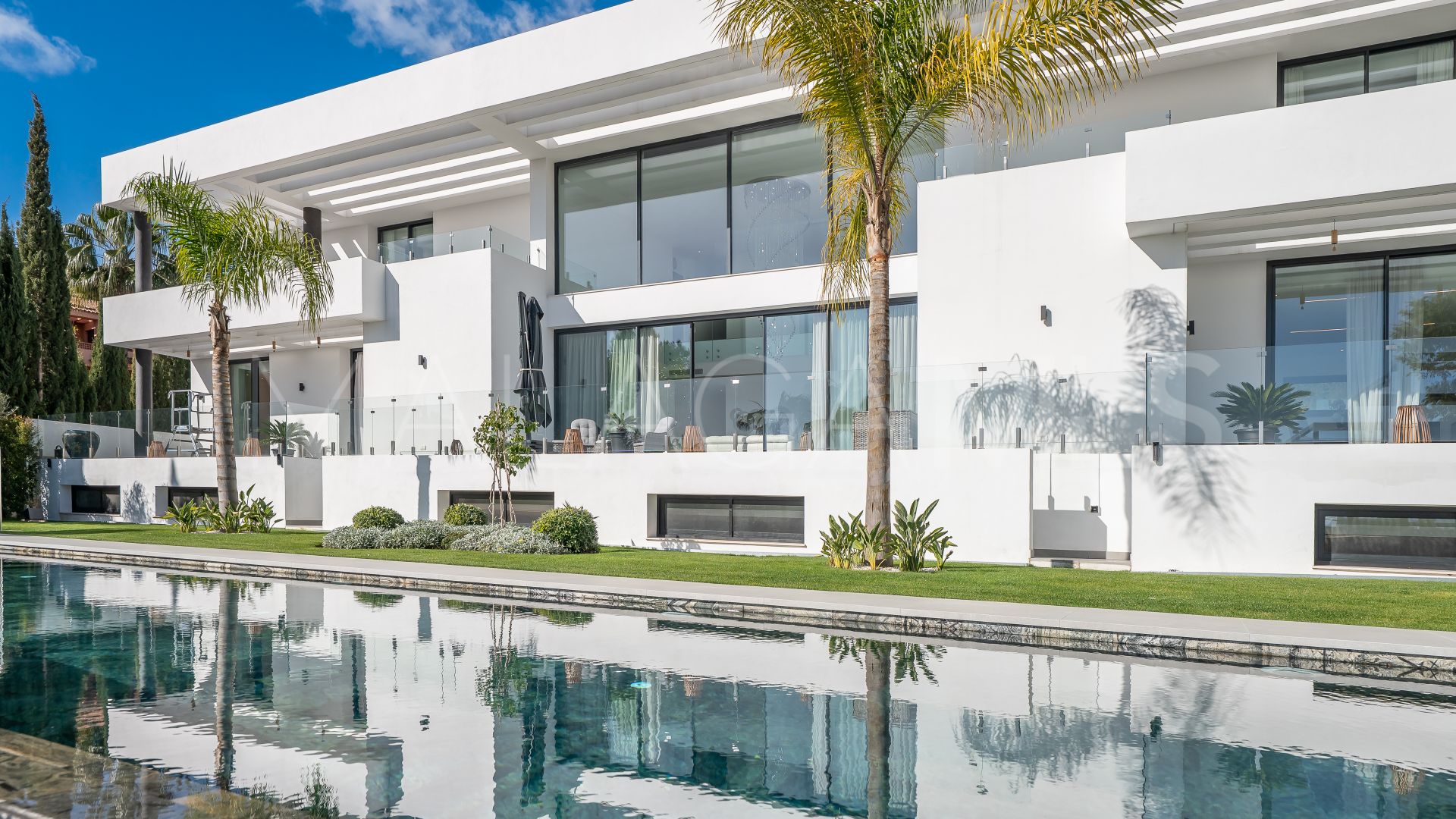 Villa for sale in Paraiso Alto