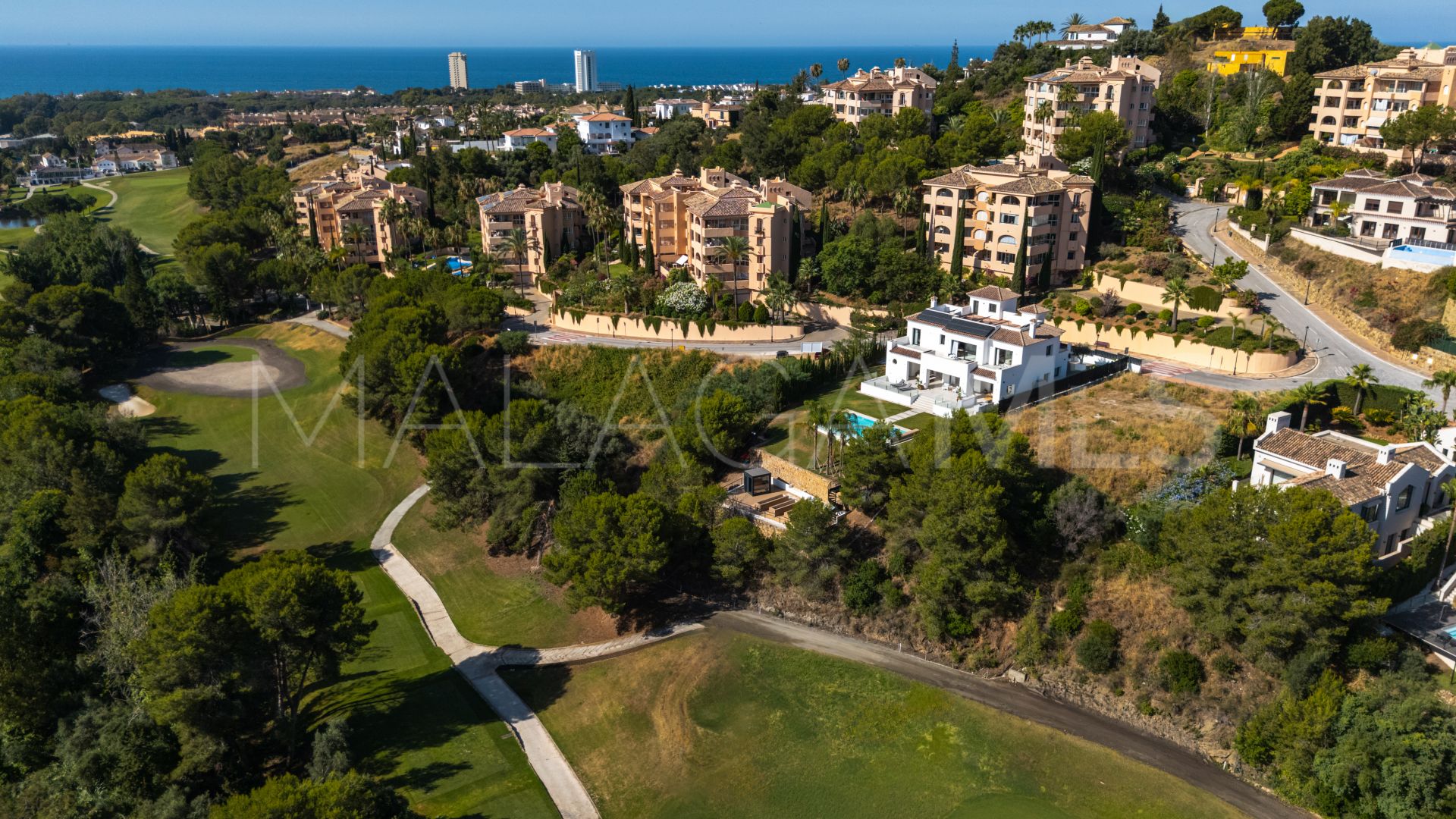 Villa for sale in Elviria de 5 bedrooms