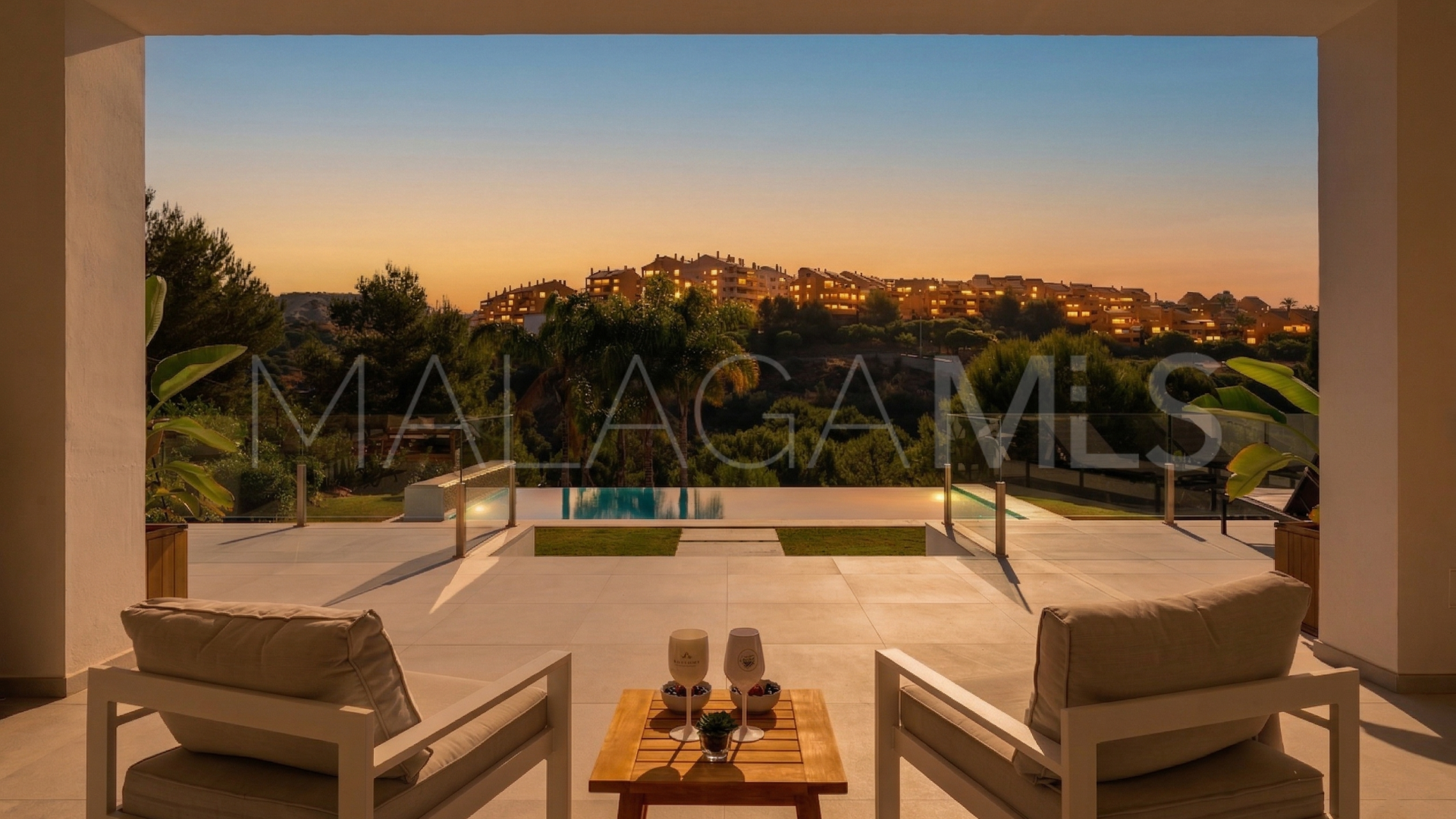 Villa for sale in Elviria