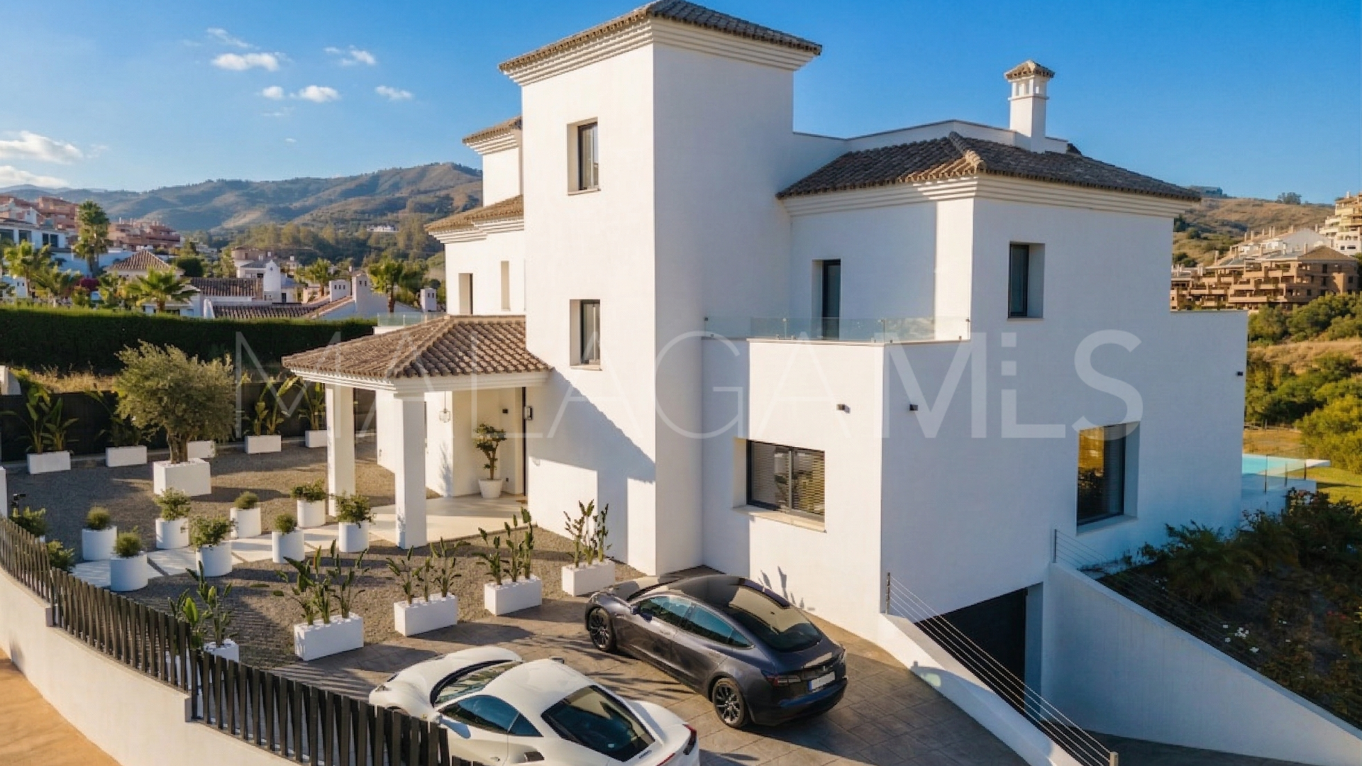 Villa for sale in Elviria