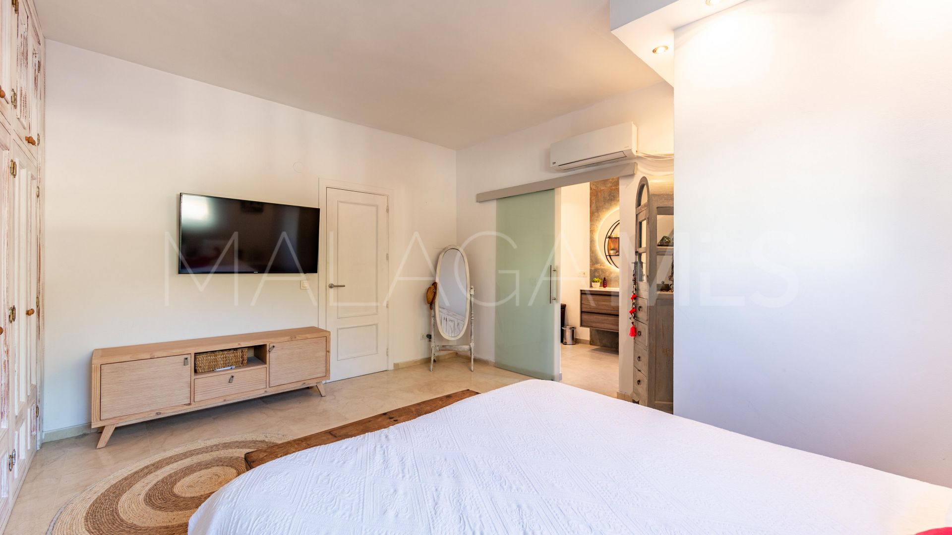 Adosado for sale in San Pedro de Alcantara with 5 bedrooms