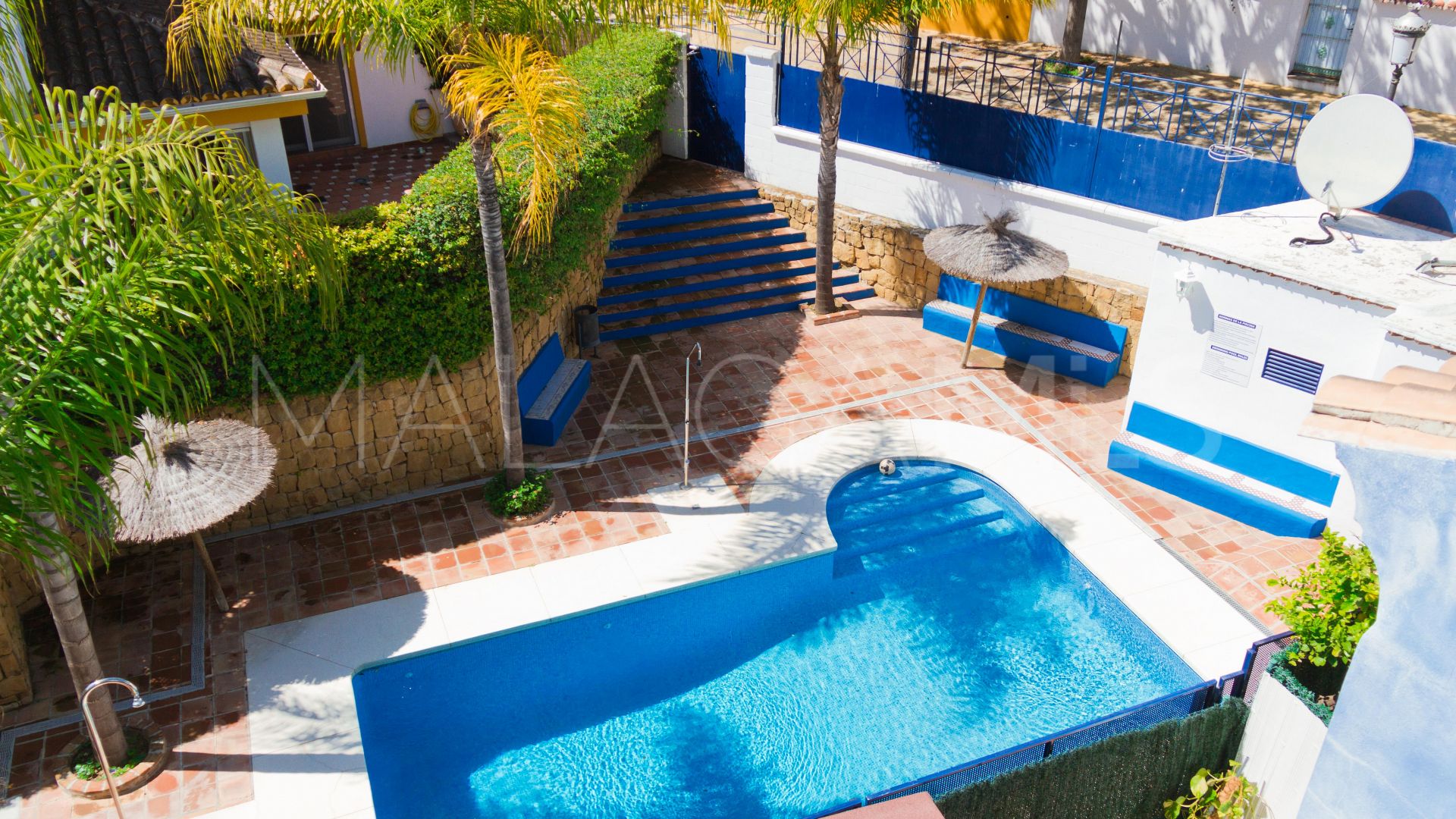 Adosado for sale in San Pedro de Alcantara with 5 bedrooms