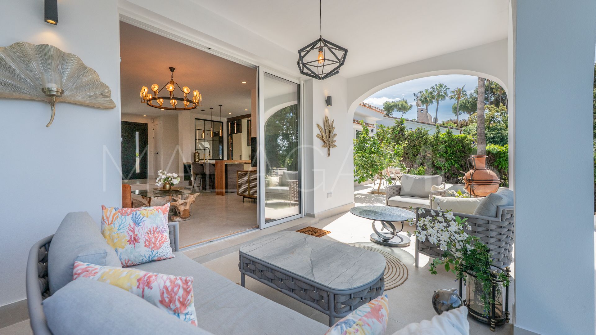 Hus i byn for sale in Elviria