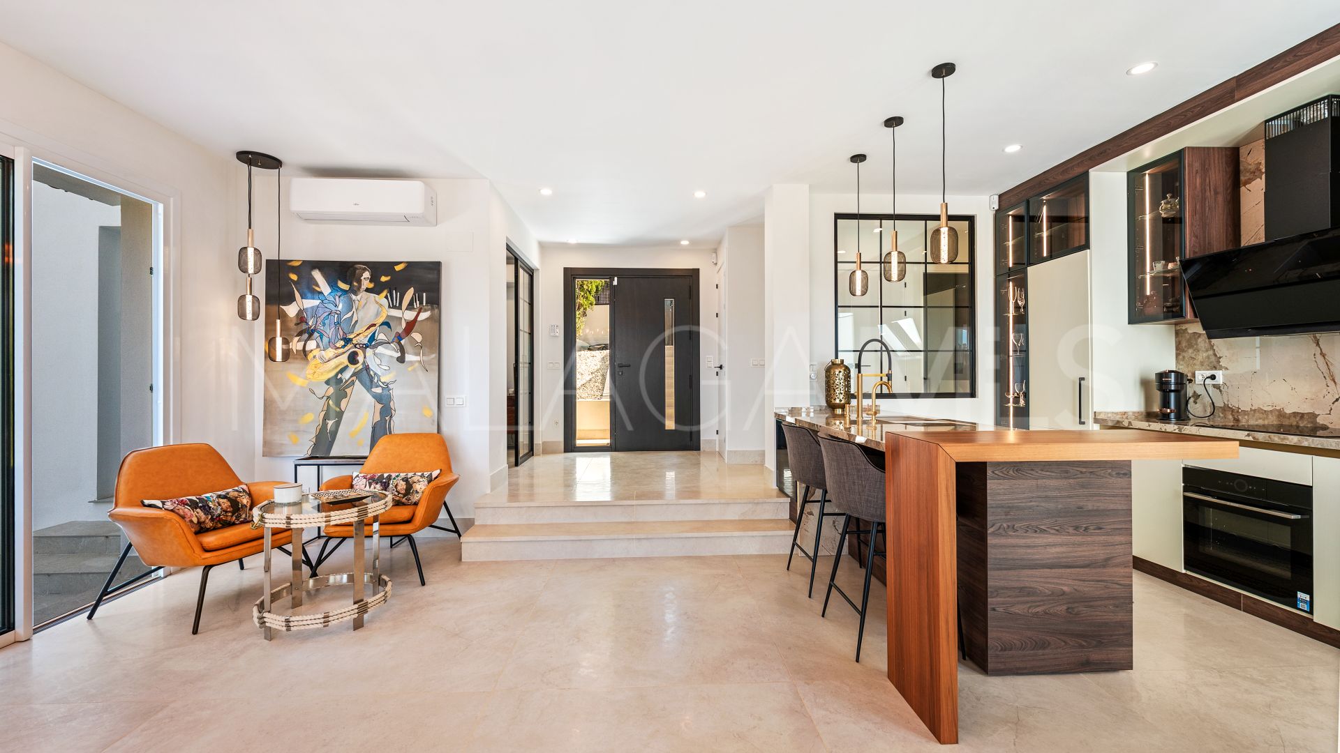 Hus i byn for sale in Elviria